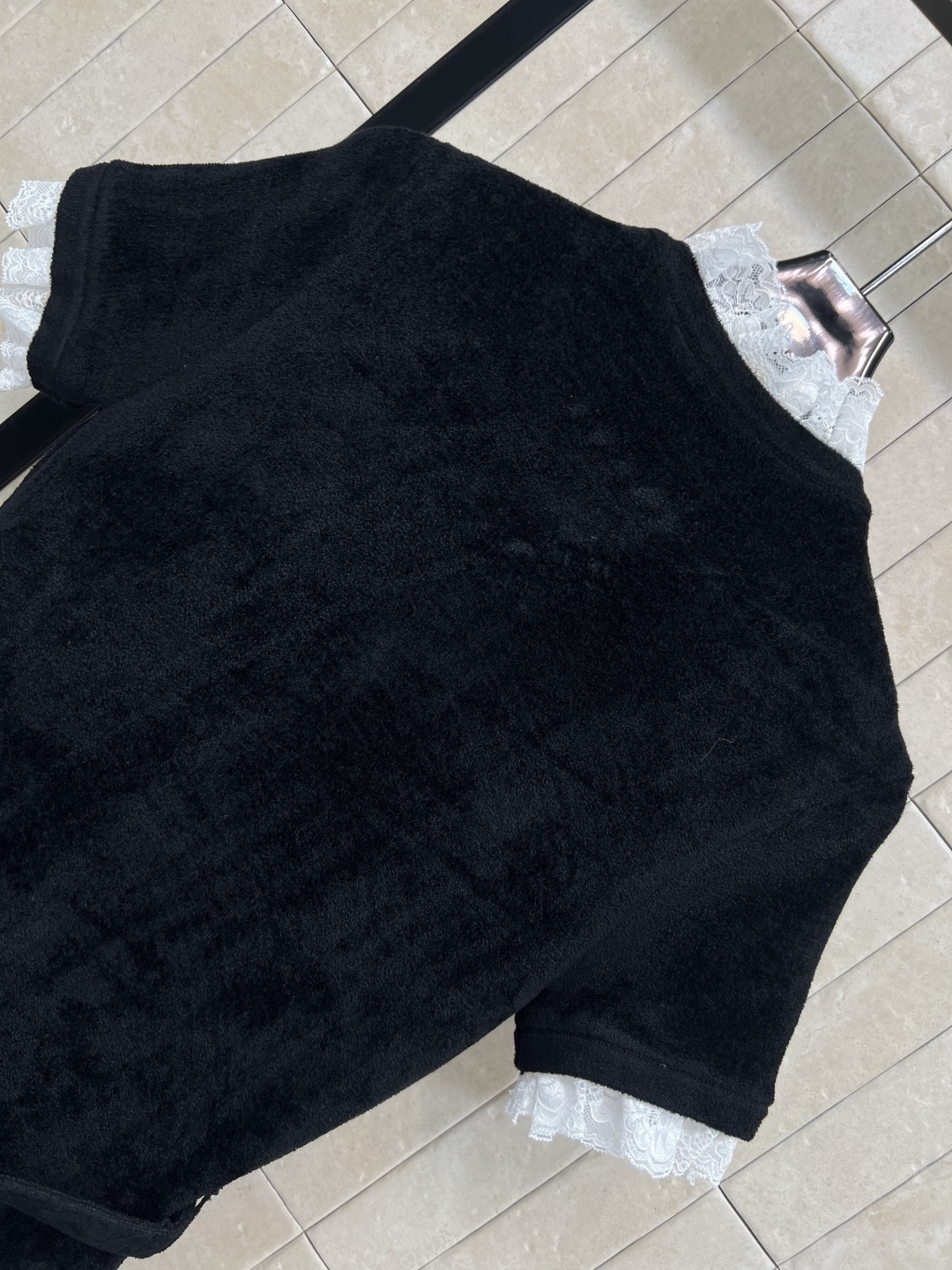 self 25早秋新款 丝绒雪尼尔短袖长款连衣裙 蕾丝花边点缀 定制水钻扣饰装饰 定制丝绒面料上身很舒适