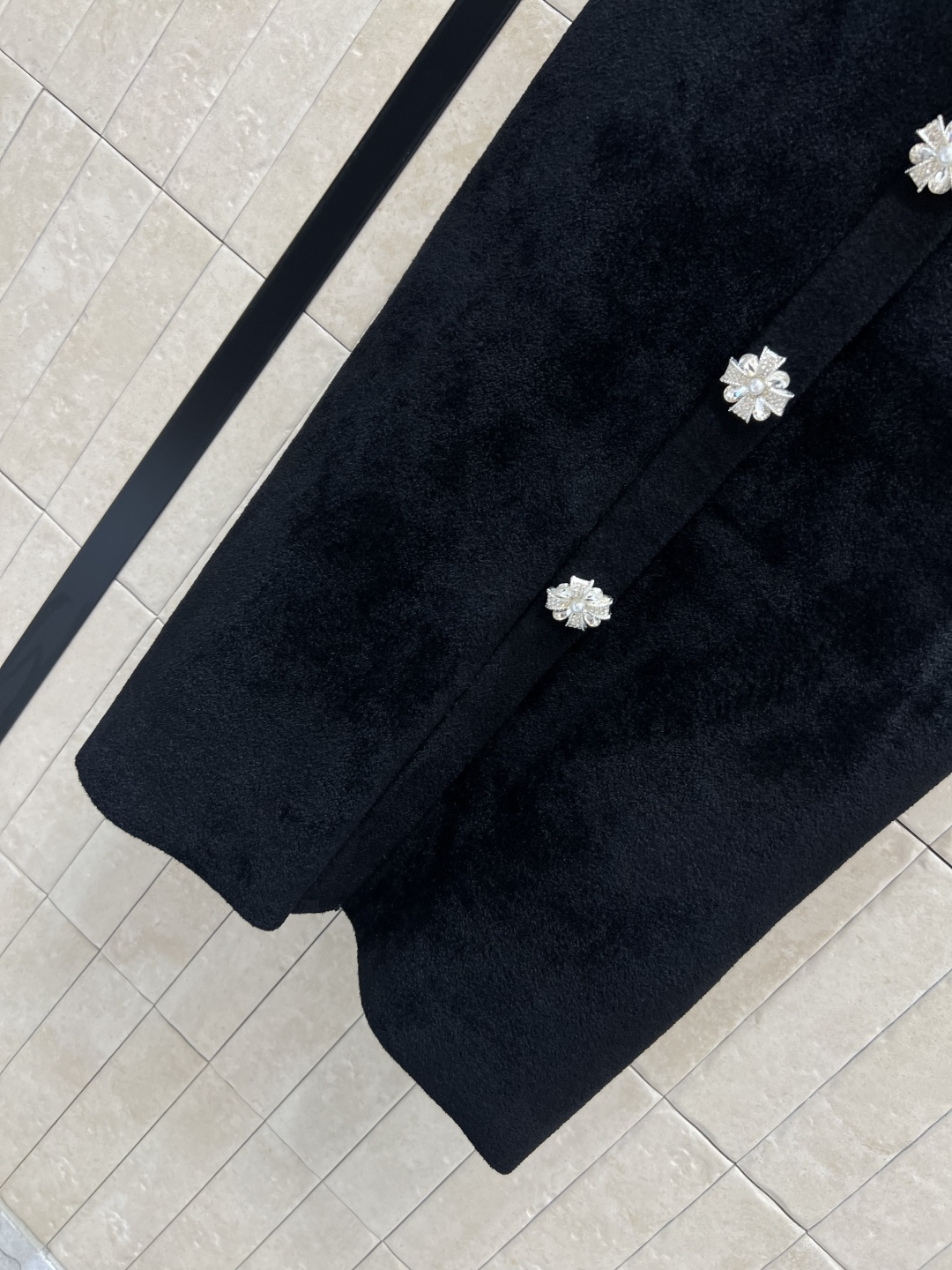 self 25早秋新款 丝绒雪尼尔短袖长款连衣裙 蕾丝花边点缀 定制水钻扣饰装饰 定制丝绒面料上身很舒适