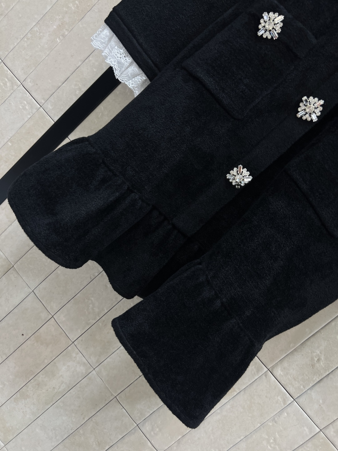 self 25早秋新款 丝绒雪尼尔长袖连衣裙 蕾丝花边点缀 定制水钻扣饰装饰 定制丝绒面料上身很舒适修身