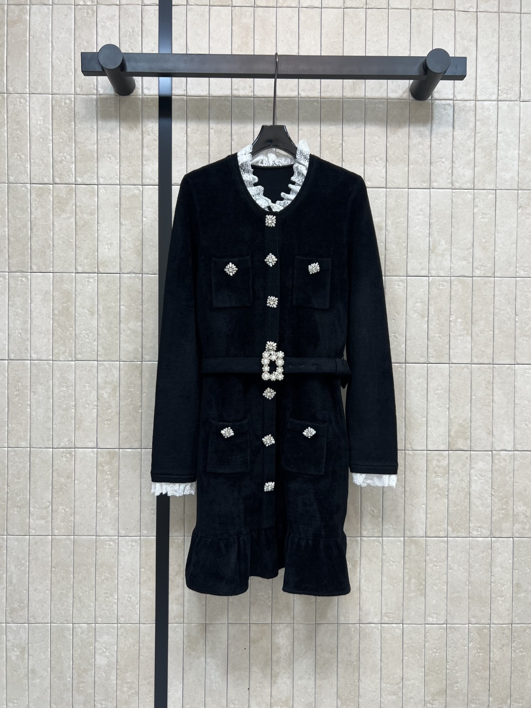 NO:476016,Self 25 early autumn new Velvet Chenille long-sleeved dress with lace embellishment Customized rhinestone buckle decoration Customized velvet fabric is comfortable and slim and slim without tightness. Paired with belt waist tucking can highlight the figure. A must-have artifact for white and rich beauty. One color three-code Size/S-M-L, skirts, alexander wang19860909self 25早秋新款 丝绒雪尼尔长袖连衣裙 蕾丝花边点缀 定制水钻扣饰装饰 定制丝绒面料上身很舒适修身显瘦 又不会有紧绷感 搭配腰带收腰非常能凸显身材 白富美必备神器 一色三码Size/S-M-L,,skirts,alexander wang,Women's clothing