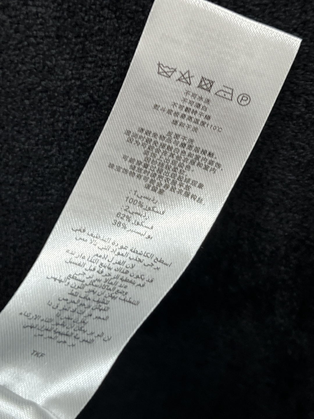 self 25早秋新款 丝绒雪尼尔长袖连衣裙 蕾丝花边点缀 定制水钻扣饰装饰 定制丝绒面料上身很舒适修身