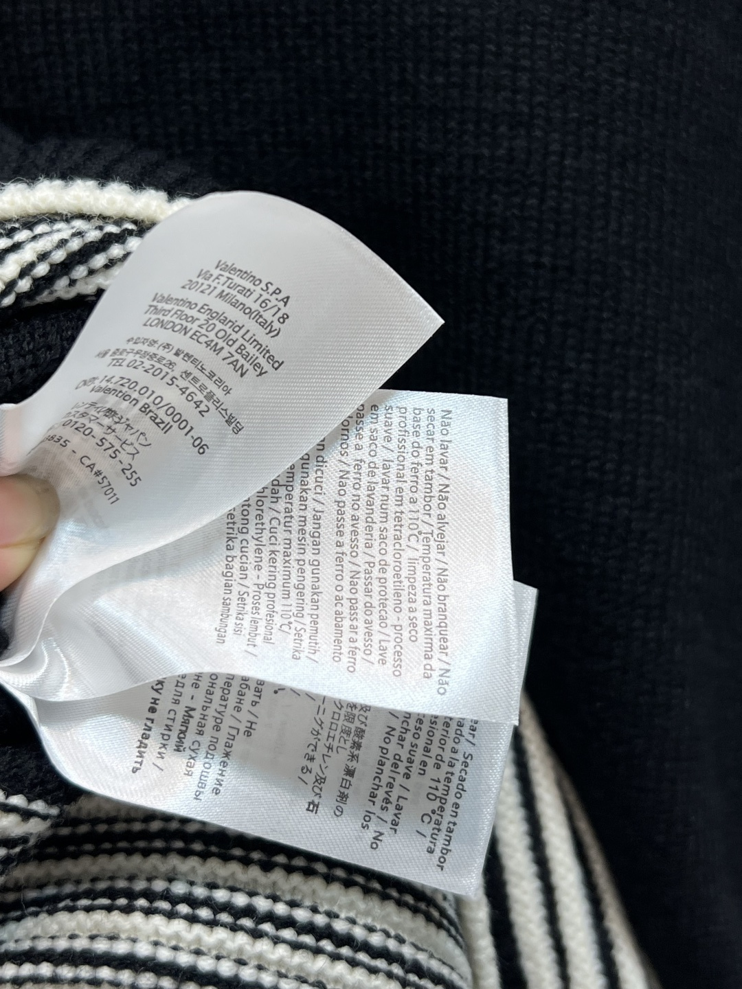 V家 25早秋新款 李宇春同款针织马甲 鬼马猫咪图案针织撞色马甲 减龄又童趣感十足 撞色的图案让人眼前一