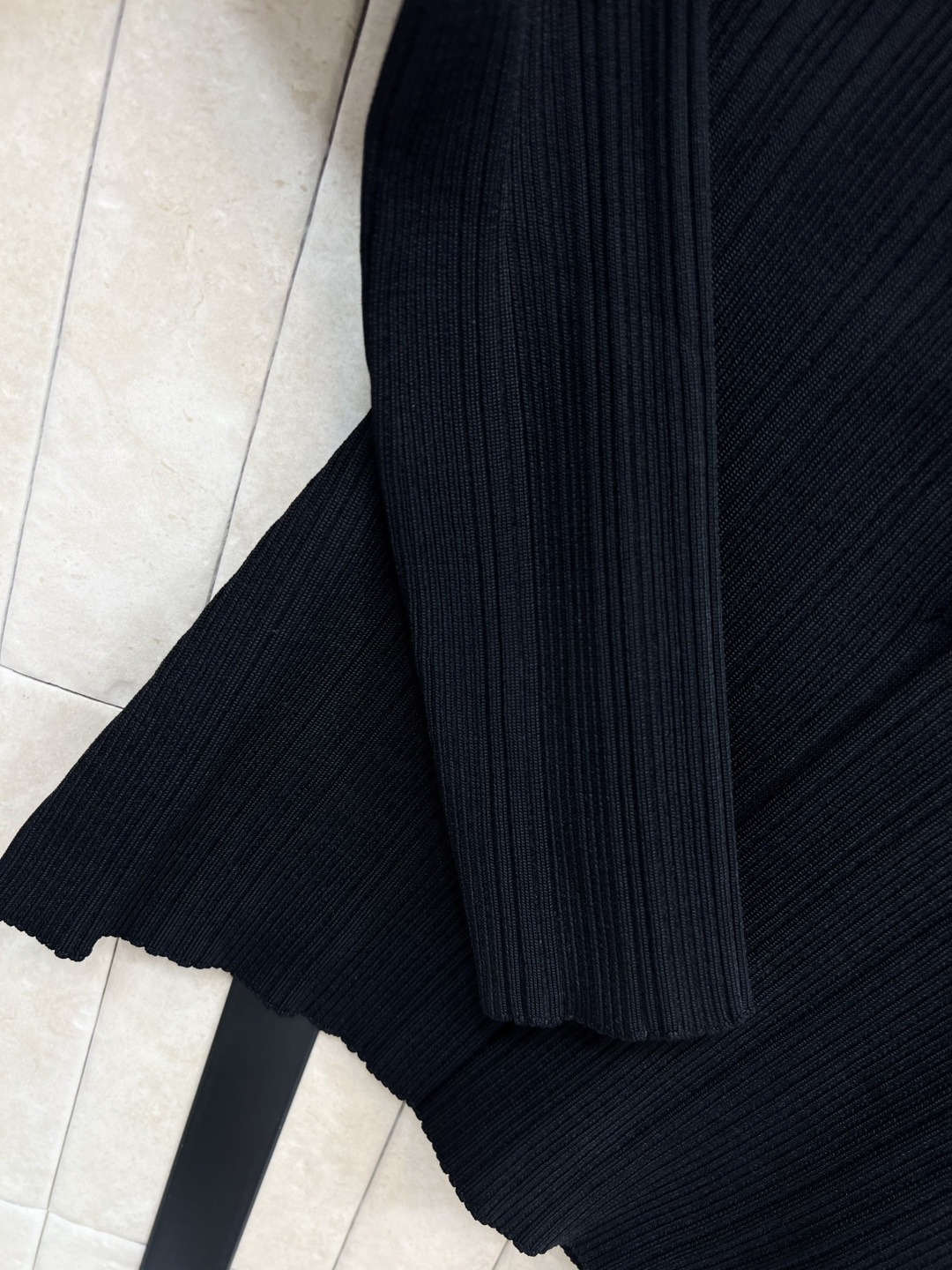 25早秋新款 蕾丝V领针织开衫 经典修身针织修身开衫 简约时尚 V领水晶扣开衫设计  独特设计  凸显气