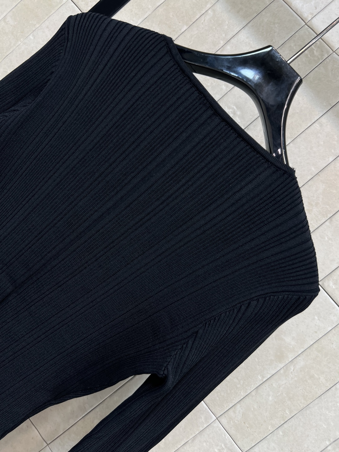 25早秋新款 蕾丝V领针织开衫 经典修身针织修身开衫 简约时尚 V领水晶扣开衫设计  独特设计  凸显气