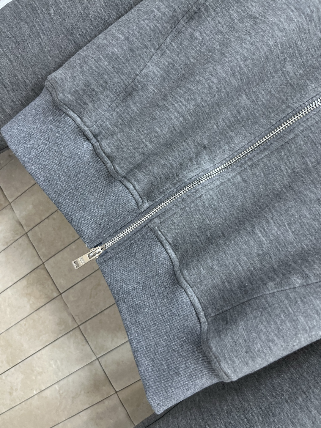 PD家 25早秋新款 小立领休闲外套 小宽松版型酷帅有型  双向拉链做的品牌Logo点缀 简约设计打造高