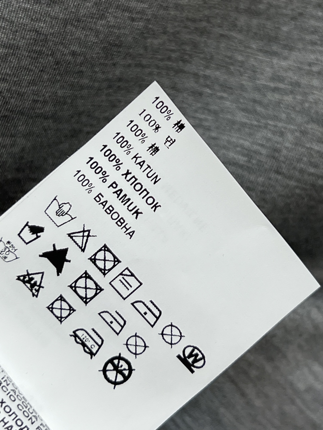 PD家 25早秋新款 小立领休闲外套 小宽松版型酷帅有型  双向拉链做的品牌Logo点缀 简约设计打造高