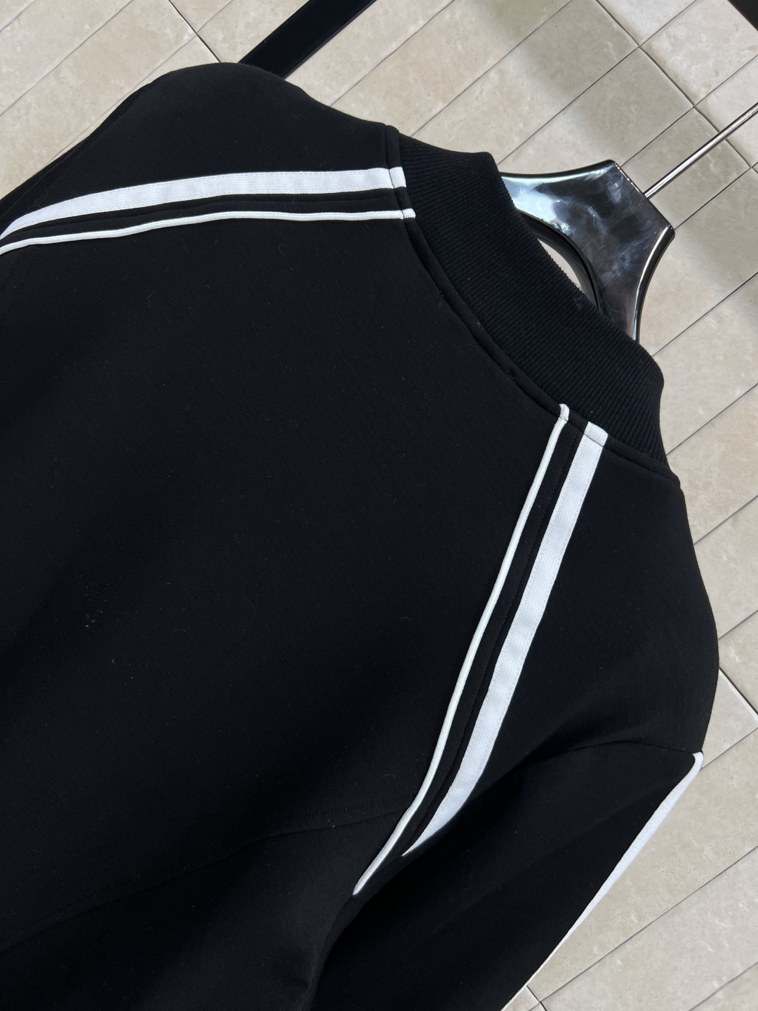 PD家 25早秋新款 小立领休闲外套 小宽松版型酷帅有型  双向拉链做的品牌Logo点缀 简约设计打造高