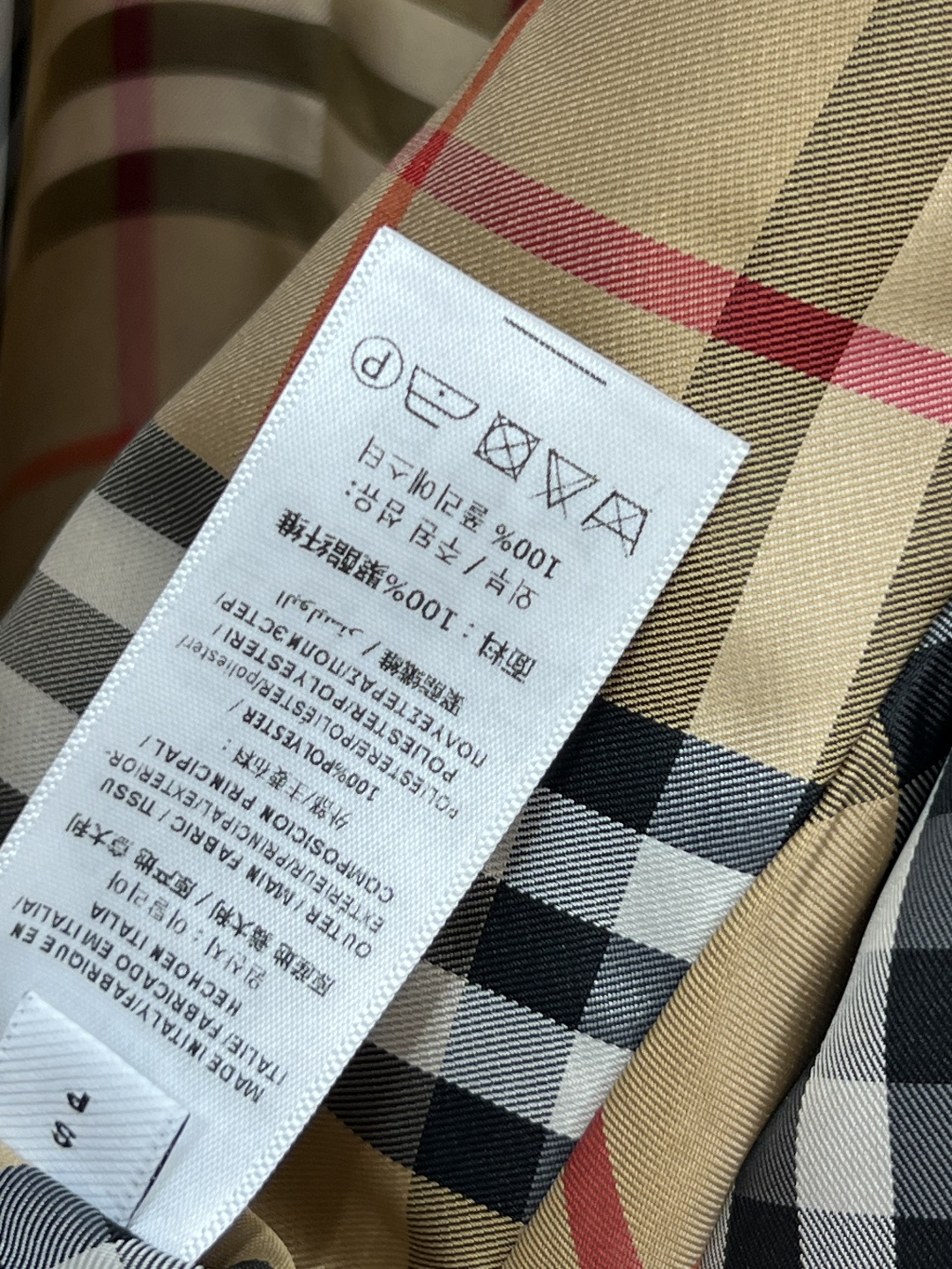 B家 25早秋新款 立领双排扣斗篷风衣 时髦又有风度 短款设计 上身拉长身材比例 更显高挑 落肩利落干练