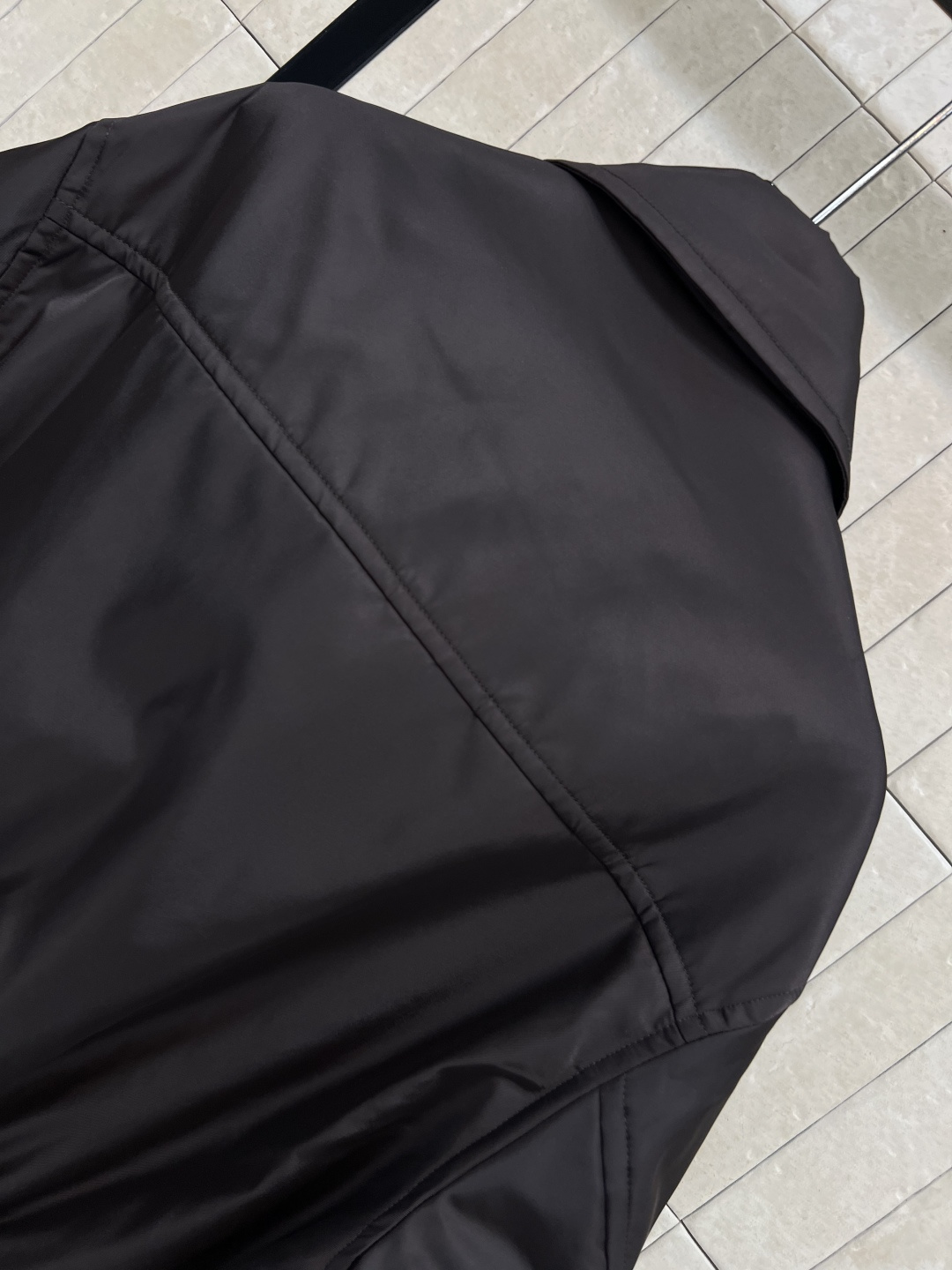 PD家 25早秋新款 三角标拉链夹克外套 翻领版型干练帅气 时尚经典的配色打破沉闷  可柔可甜可魅 精致