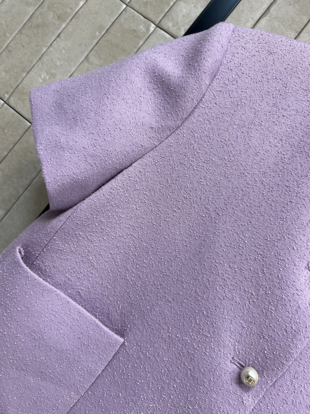 D家 25早秋新款 圆领短款毛呢上衣+ 毛呢高腰压褶半身裙 简约大方的设计打造高级成衣 定制CD珍珠扣点