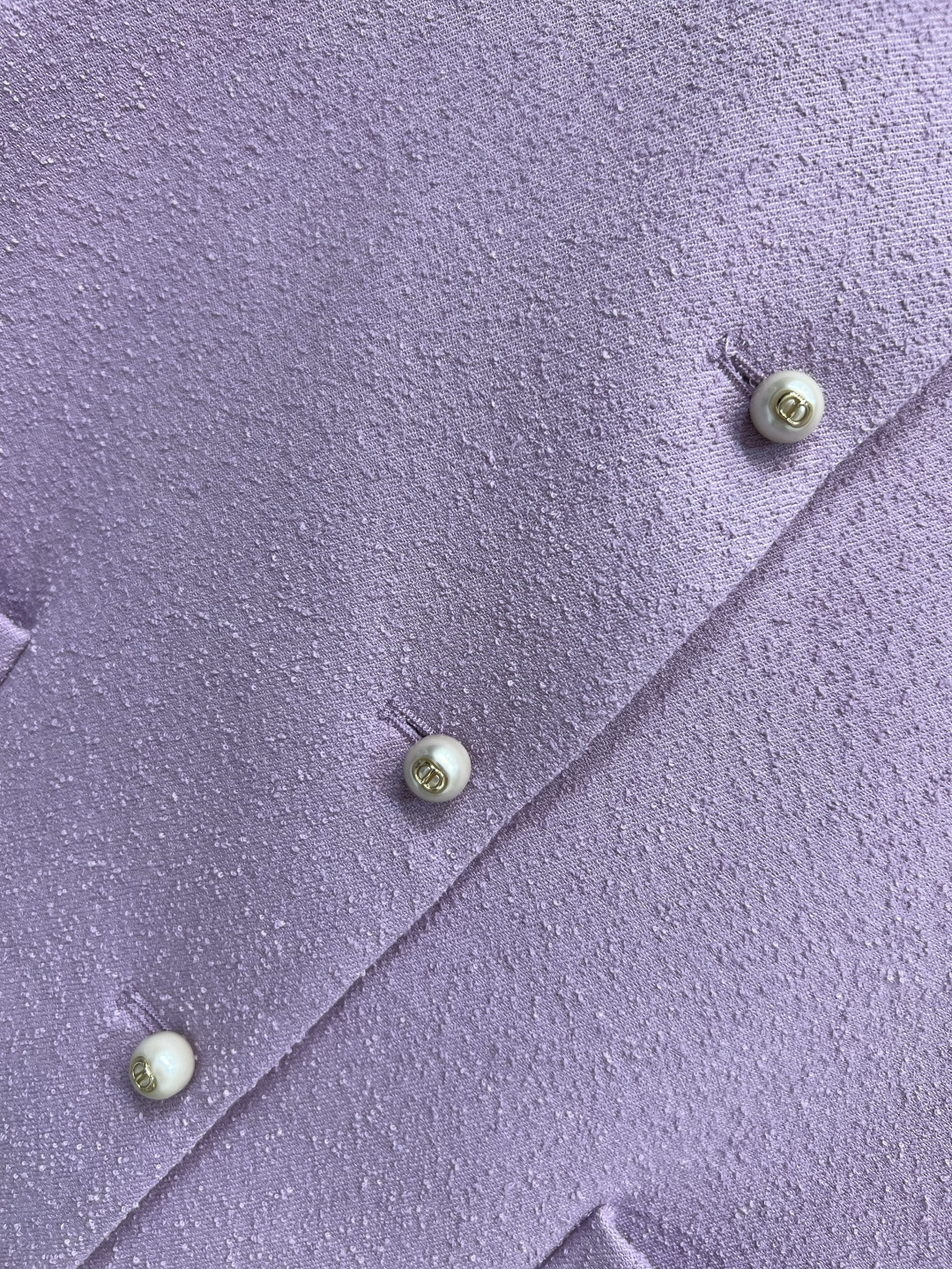 D家 25早秋新款 圆领短款毛呢上衣+ 毛呢高腰压褶半身裙 简约大方的设计打造高级成衣 定制CD珍珠扣点