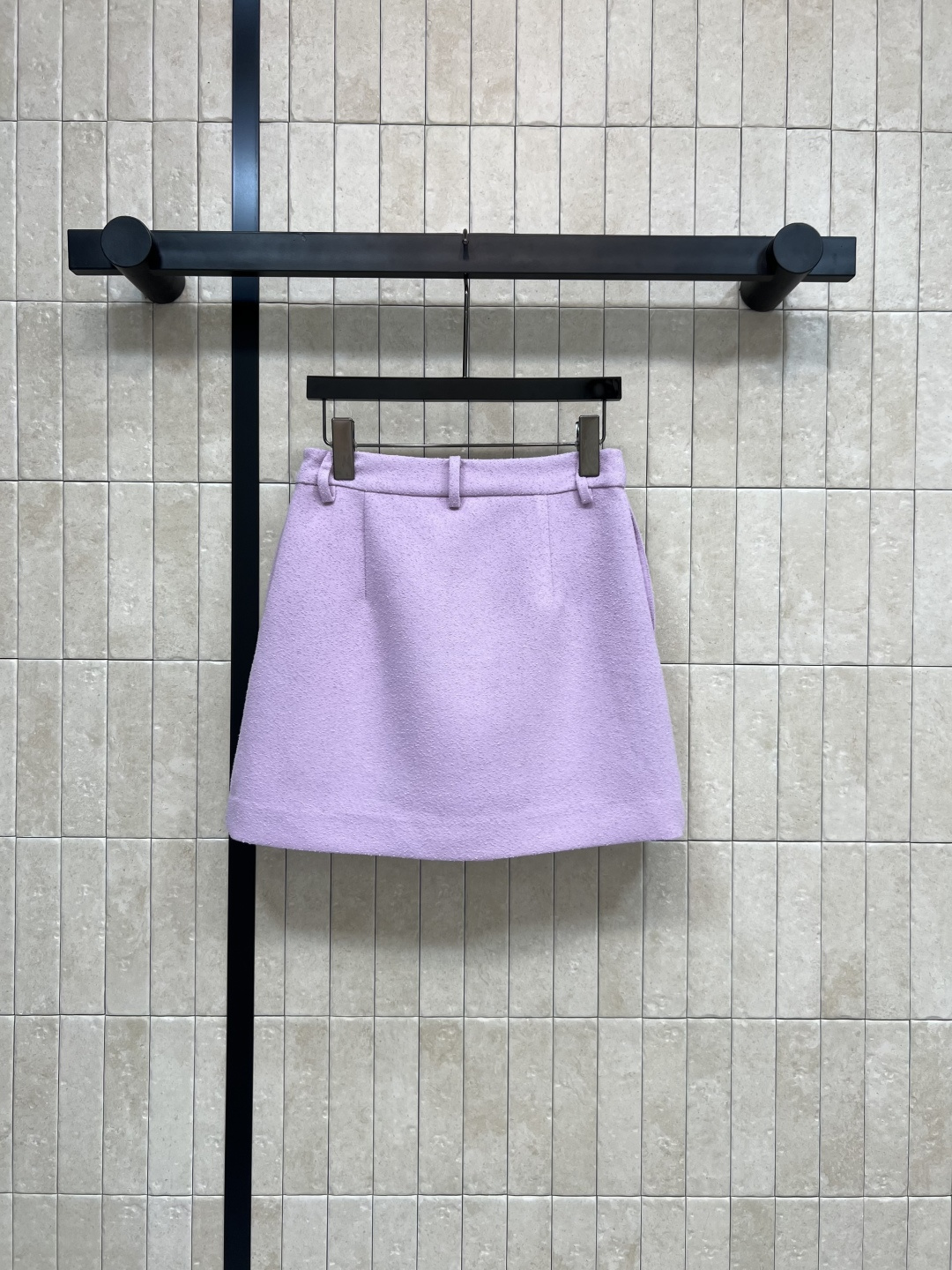 D家 25早秋新款 圆领短款毛呢上衣+ 毛呢高腰压褶半身裙 简约大方的设计打造高级成衣 定制CD珍珠扣点