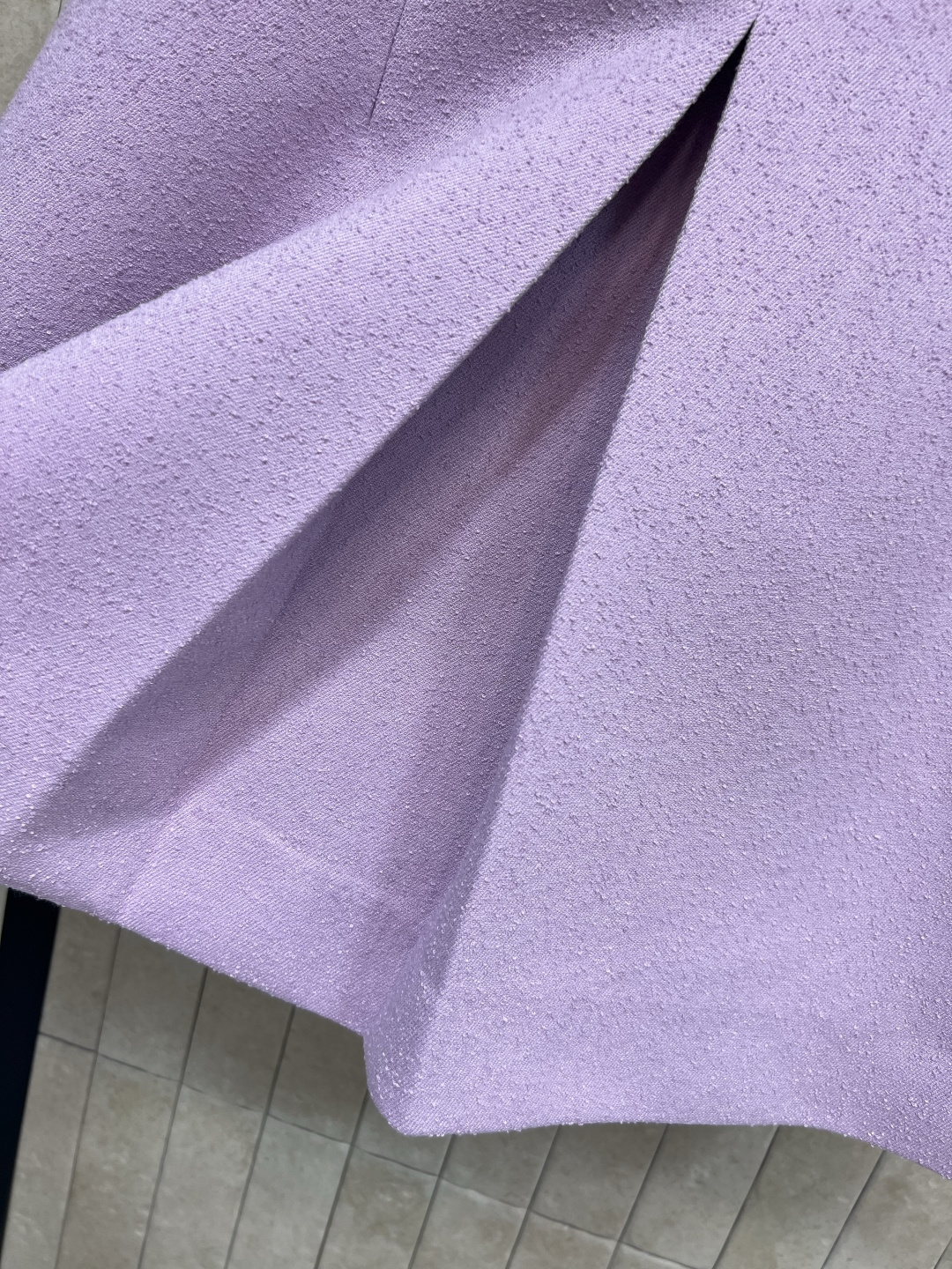 D家 25早秋新款 圆领短款毛呢上衣+ 毛呢高腰压褶半身裙 简约大方的设计打造高级成衣 定制CD珍珠扣点