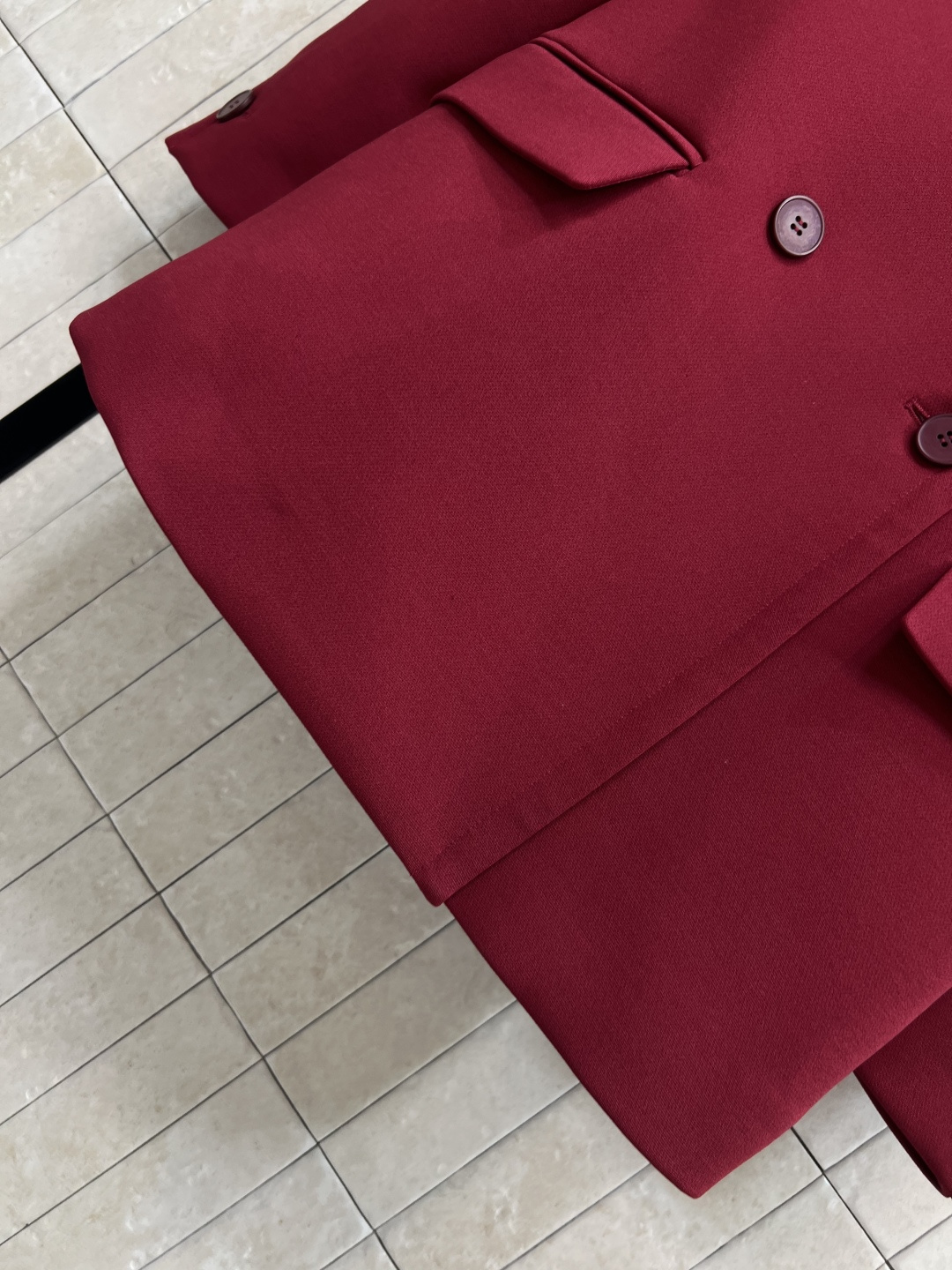 25秋冬新款 圣诞新年必备款 红色毛呢西装外套 高级定制的百分百羊毛毛呢面料 质感细腻厚实 立体廓形剪裁