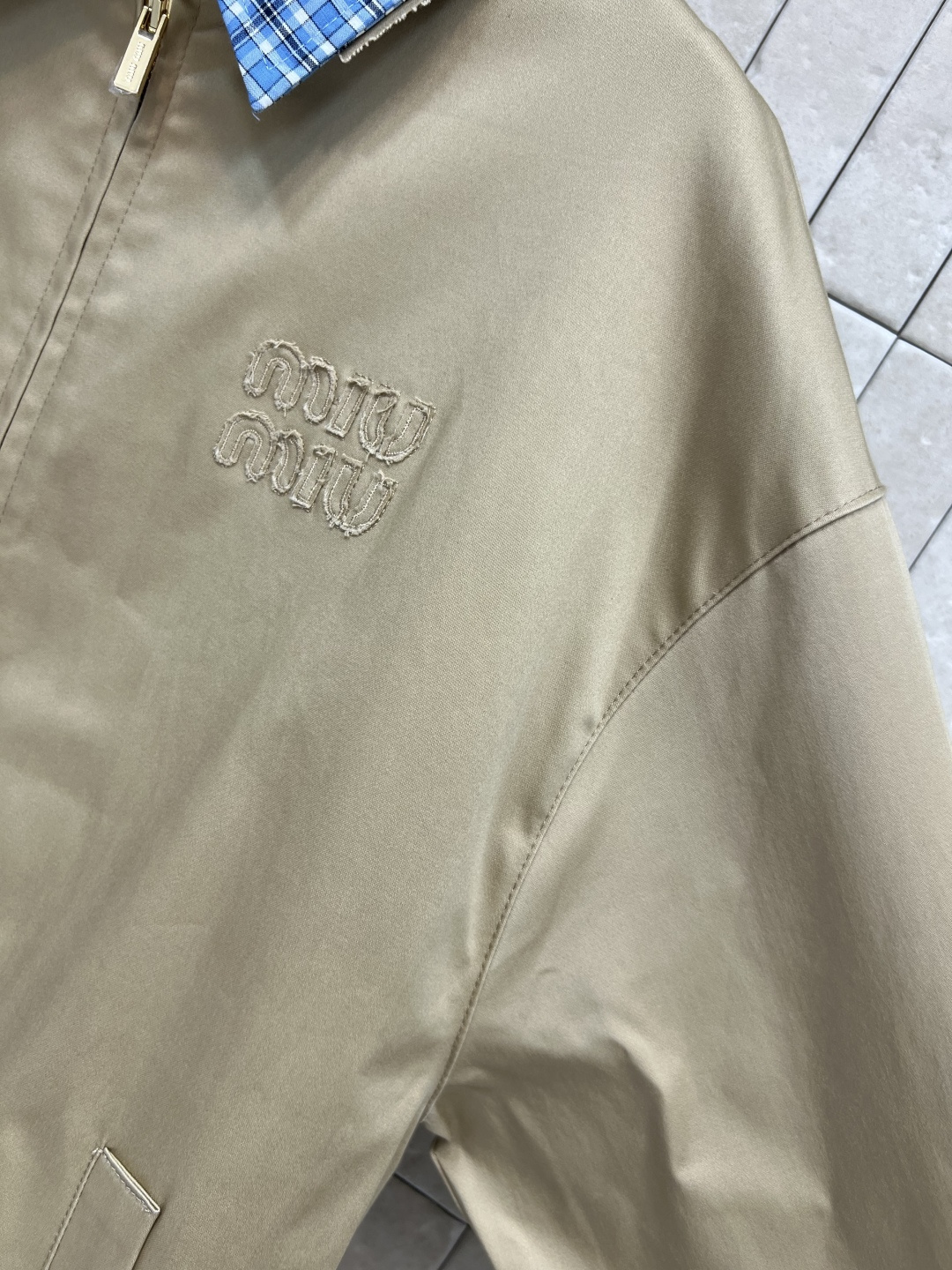 Miu 25早秋新款 拼接格子系列 无袖马甲外套+翻领夹克外套+短裙+挂脖背心裙 可拆卸领口 拼接蓝格纹