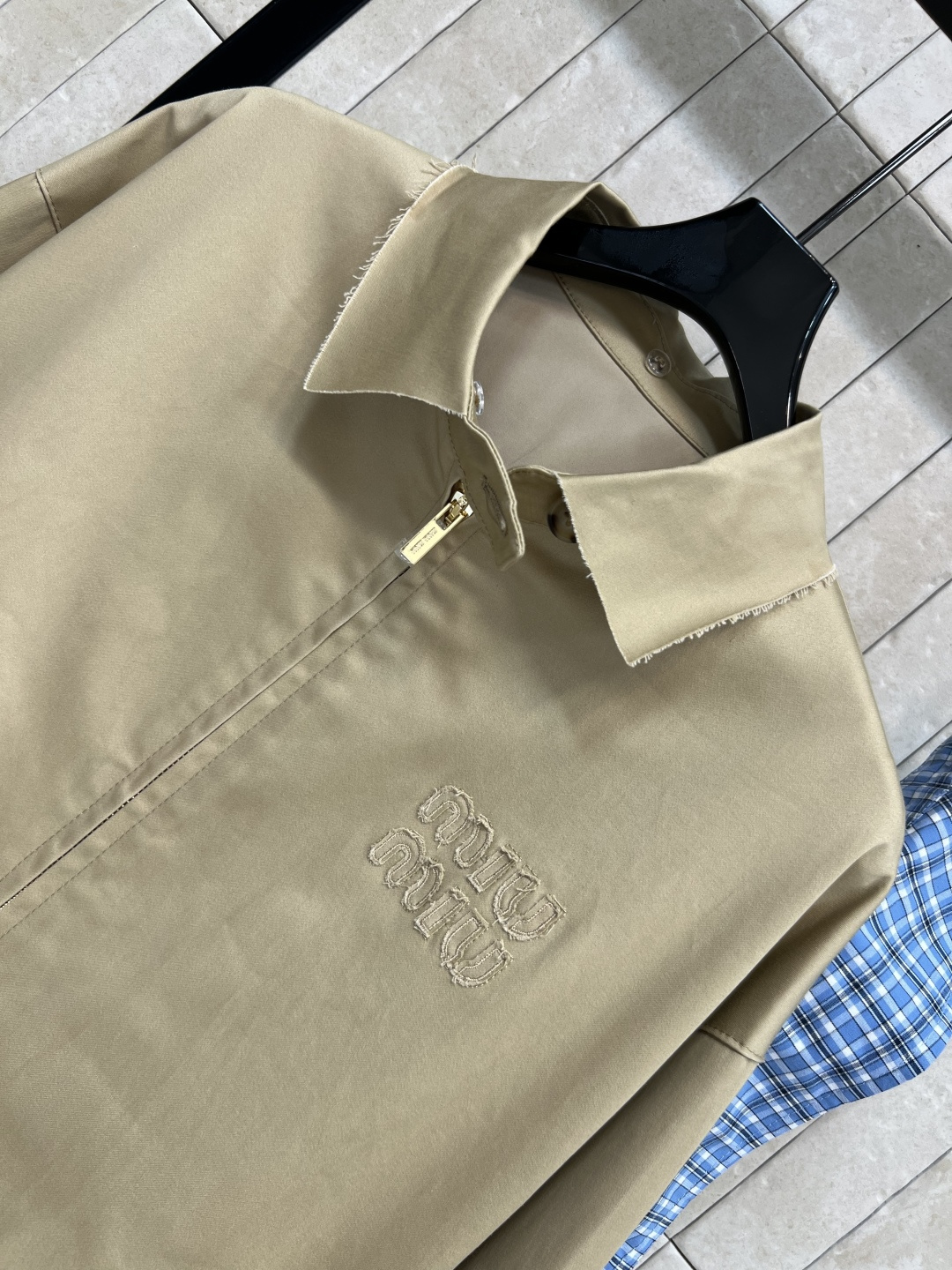 Miu 25早秋新款 拼接格子系列 无袖马甲外套+翻领夹克外套+短裙+挂脖背心裙 可拆卸领口 拼接蓝格纹