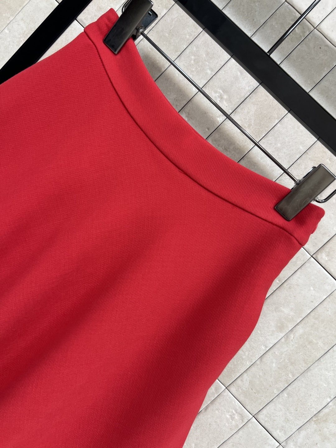 D家 25早秋新款 红色西装外套+半身裙 领口立领单排扣设计修饰脖颈线条 泡泡短袖小上衣 减龄又甜美 短