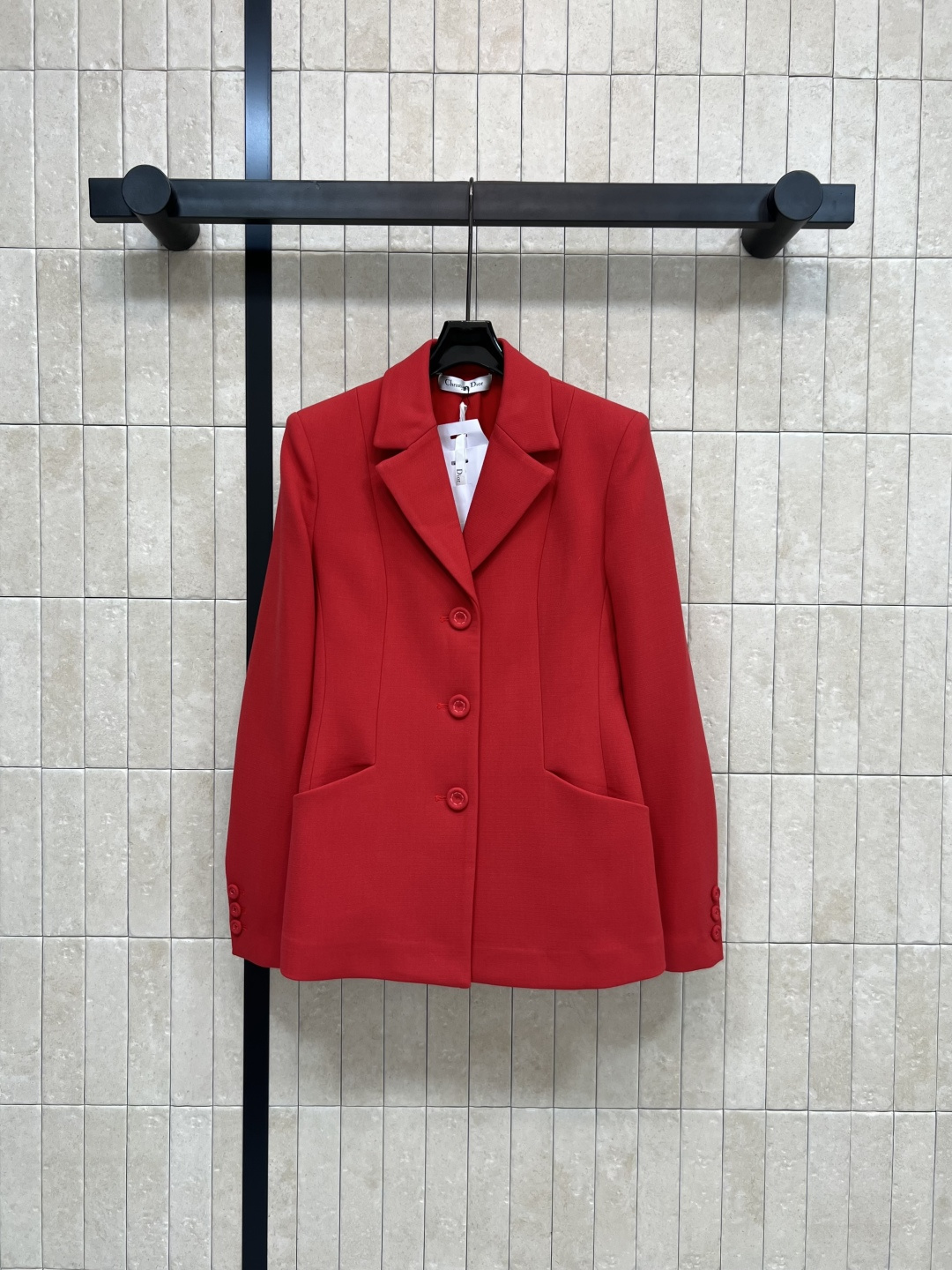 NO:477665,D Home 25 early autumn new style red suit jacket + skirt neckline stand collar single-breasted design to modify neck lines puff short-sleeved top age-reducing and sweet short design underwear skirt sweet and elegant temperament essential items for dates and parties A series of matching upper body age-reducing and showing temperament One color three-code SML,,dior, skirts, jackets & coats,T-shirt,business suit,alexander wang19860909D家 25早秋新款 红色西装外套+半身裙 领口立领单排扣设计修饰脖颈线条 泡泡短袖小上衣 减龄又甜美 短款设计下搭裙子 甜美优雅气质 约会聚会必备单品 一系列搭配上身减龄又显气质 一色三码 SML,,dior,skirts,jackets & coats,T-shirt,business suit,alexander wang,Women's clothing