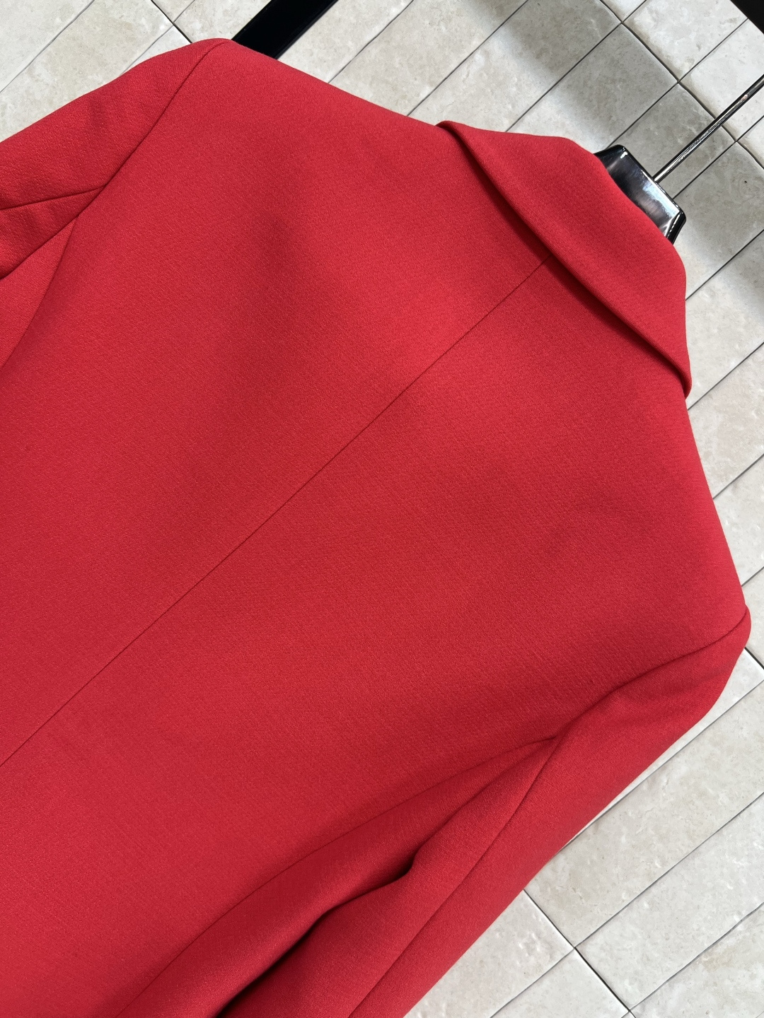 D家 25早秋新款 红色西装外套+半身裙 领口立领单排扣设计修饰脖颈线条 泡泡短袖小上衣 减龄又甜美 短