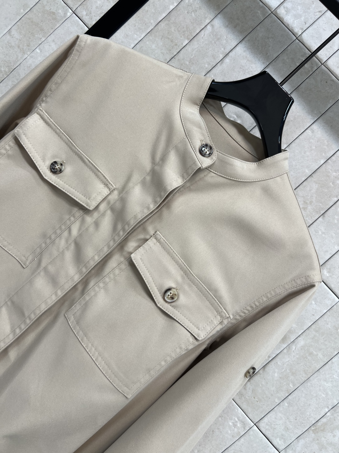 LW家 25早秋新款 宽松显瘦工装连衣裙 卡其色工装风连衣裙 立领宽松又显瘦 五金字母腰带收腰 完美分割