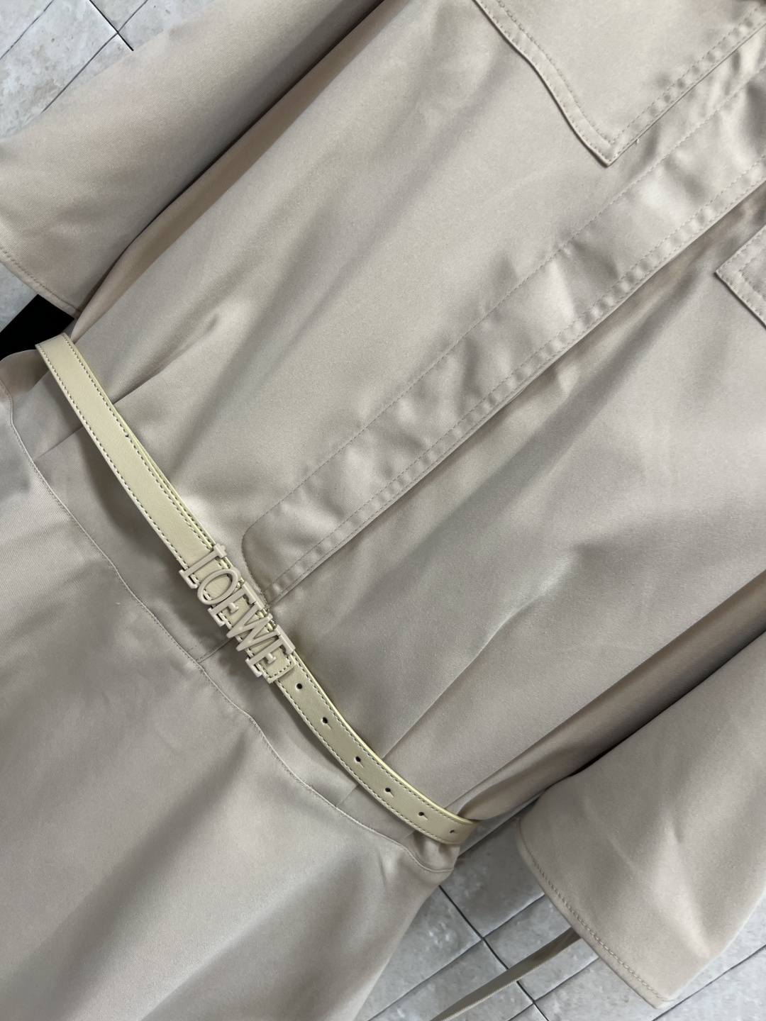 LW家 25早秋新款 宽松显瘦工装连衣裙 卡其色工装风连衣裙 立领宽松又显瘦 五金字母腰带收腰 完美分割