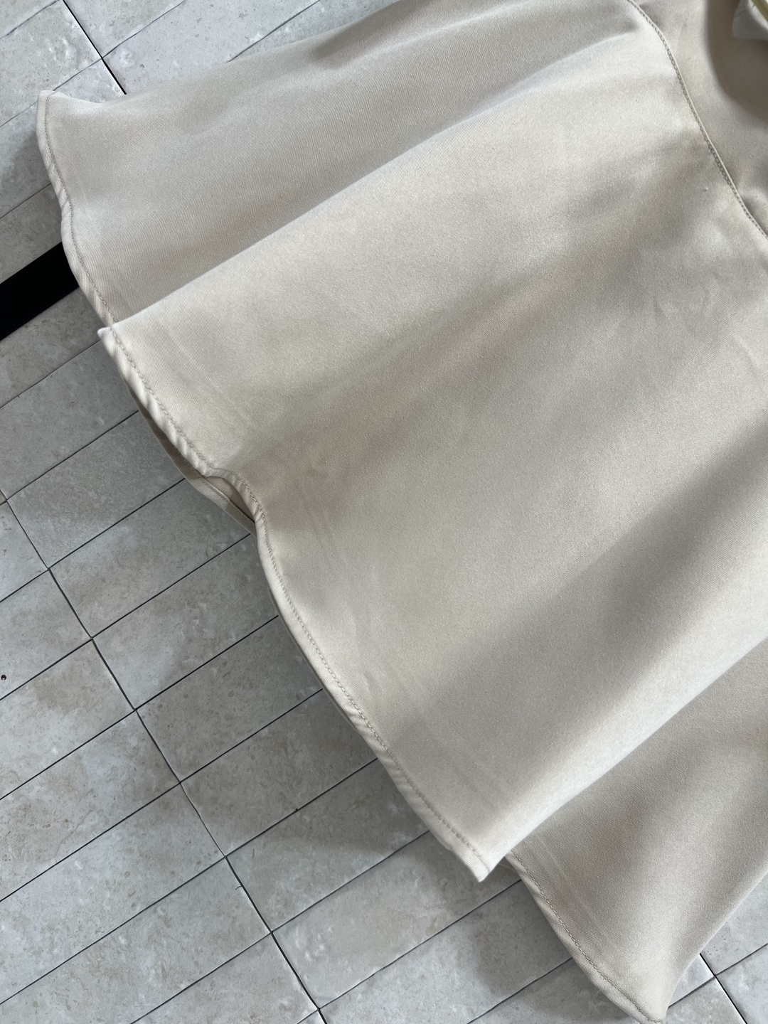 LW家 25早秋新款 宽松显瘦工装连衣裙 卡其色工装风连衣裙 立领宽松又显瘦 五金字母腰带收腰 完美分割