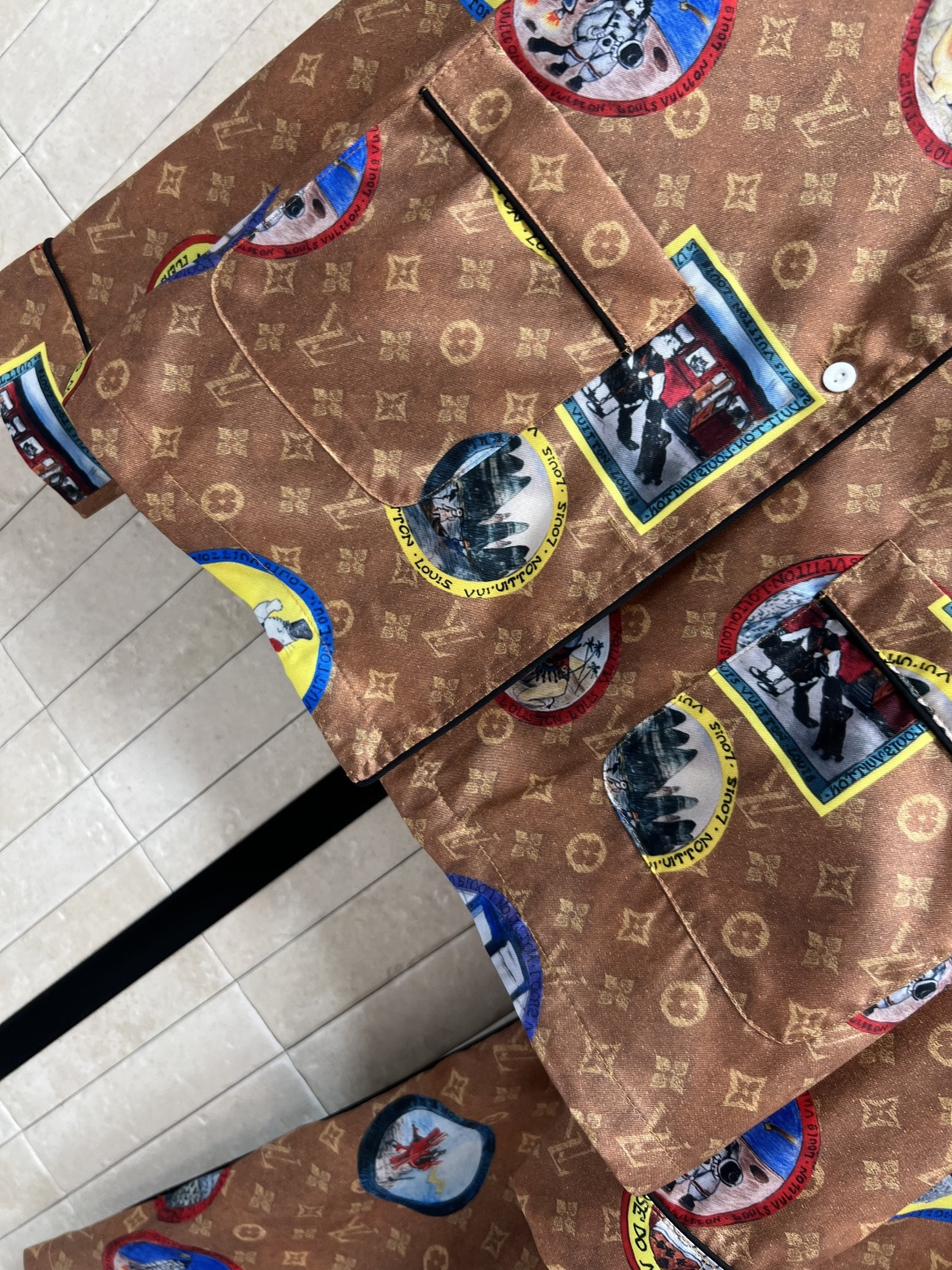 L家 25早秋新款 徽标老花居家套装 翻领长袖衬衫+系绳休闲裤 一套上身超显身材比例 经典老花＋徽标元素