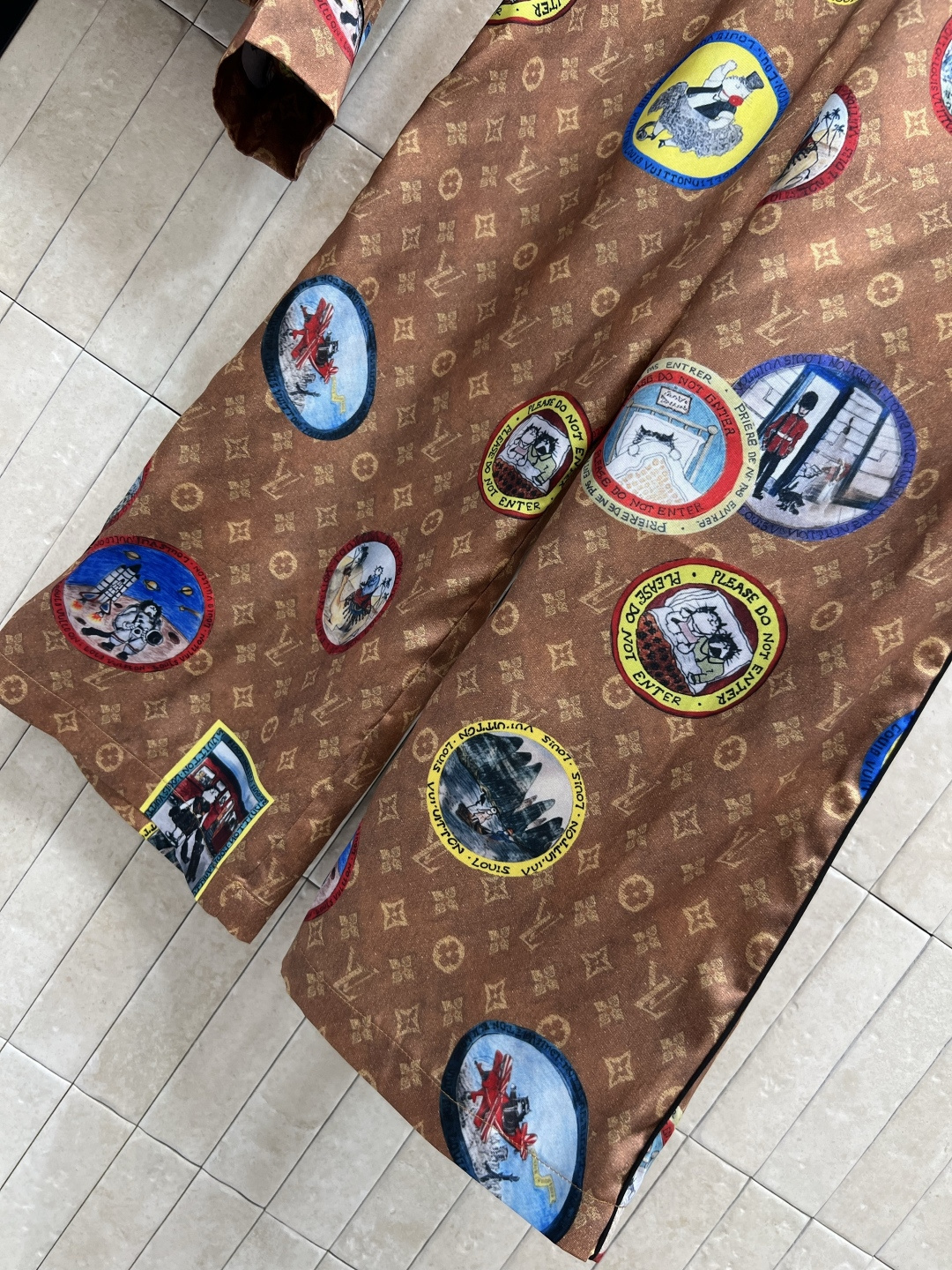 L家 25早秋新款 徽标老花居家套装 翻领长袖衬衫+系绳休闲裤 一套上身超显身材比例 经典老花＋徽标元素