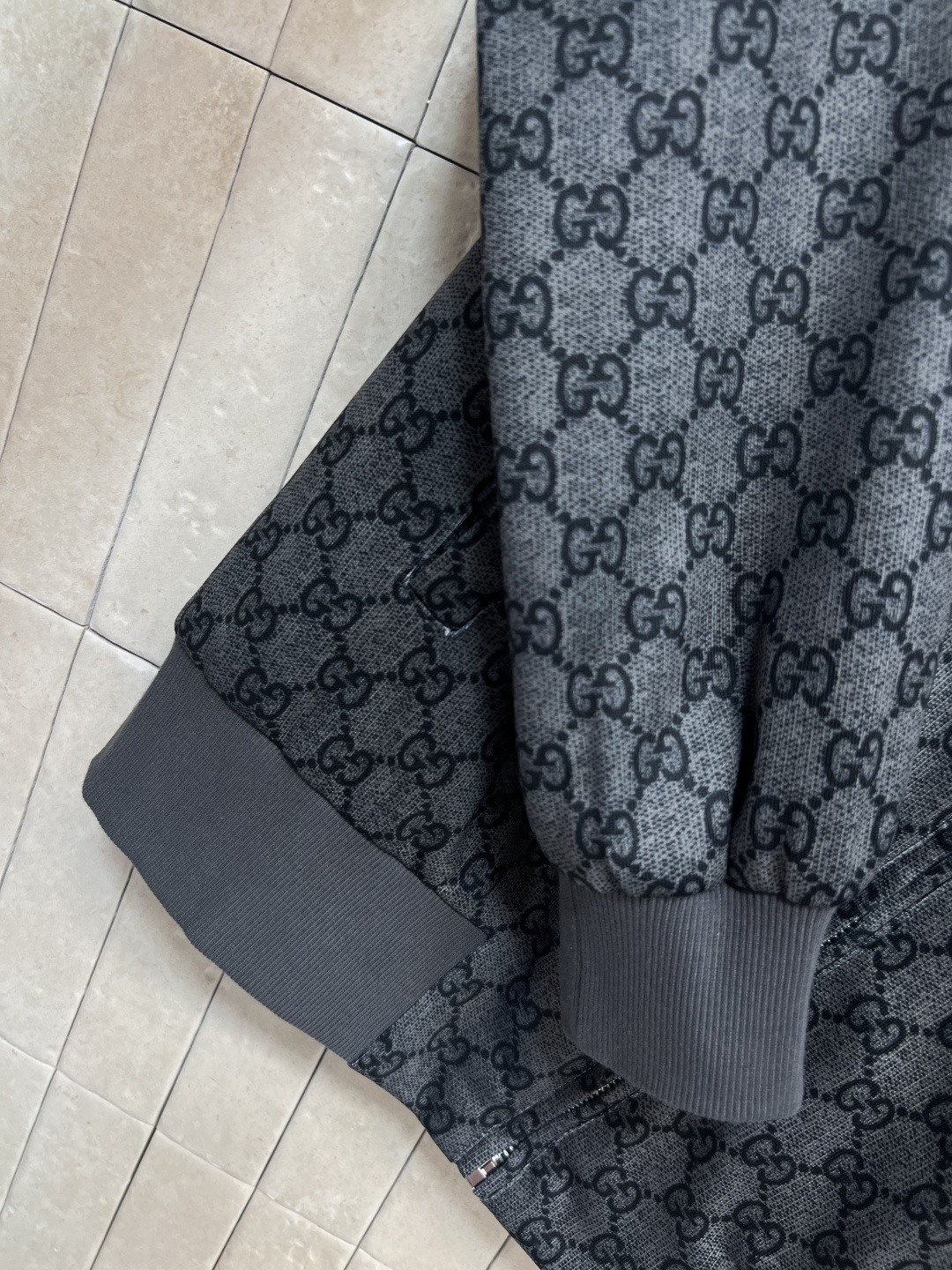 G家 25早秋新款 双G提花休闲运动套装 立领拉链外套+高腰短裤 拉链内里红色织带拼接装饰 简约吸睛又高