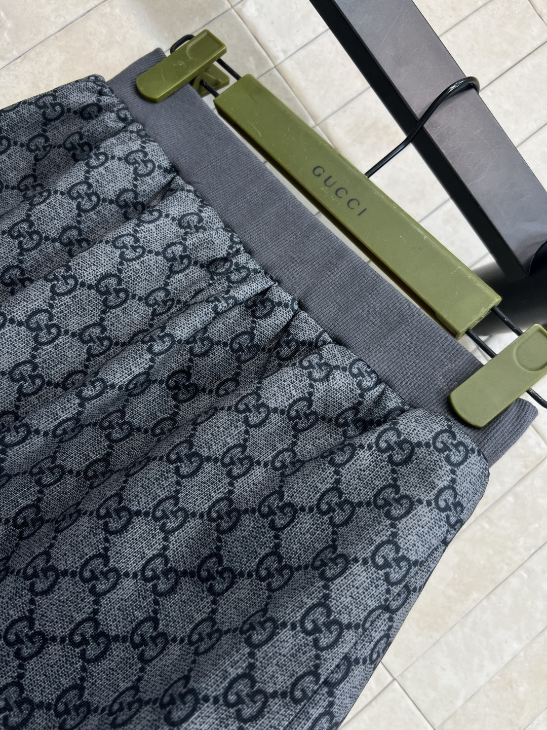 G家 25早秋新款 双G提花休闲运动套装 立领拉链外套+高腰短裤 拉链内里红色织带拼接装饰 简约吸睛又高