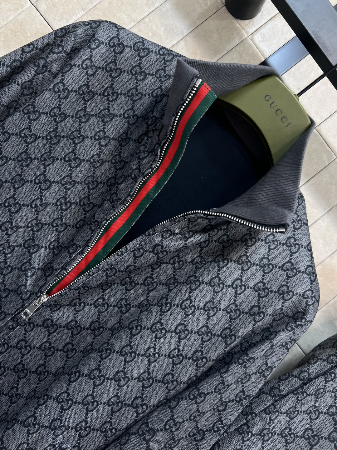 G家 25早秋新款 双G提花休闲运动套装 立领拉链外套+高腰短裤 拉链内里红色织带拼接装饰 简约吸睛又高