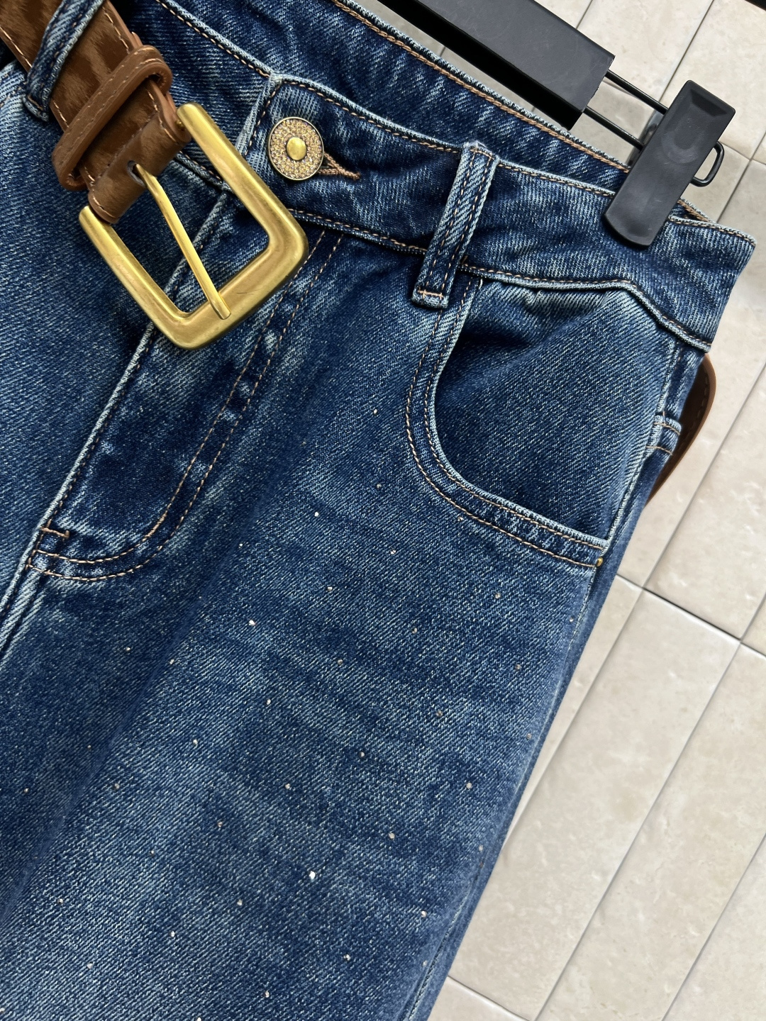 小香家 25早秋新款 豹纹腰带牛仔阔腿裤 复古洗水面料纯棉材质上身亲肤舒适 高腰阔腿版型轻松 掩盖腿部瑕