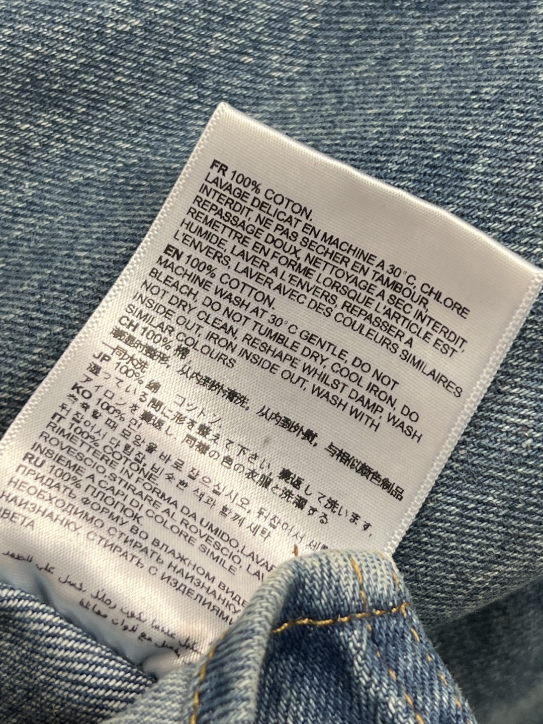 Ami 25早秋新款 翻领牛仔衬衫外套 品牌经典的爱心logo装饰简约又大牌 高级又百搭 宽松版型 上身