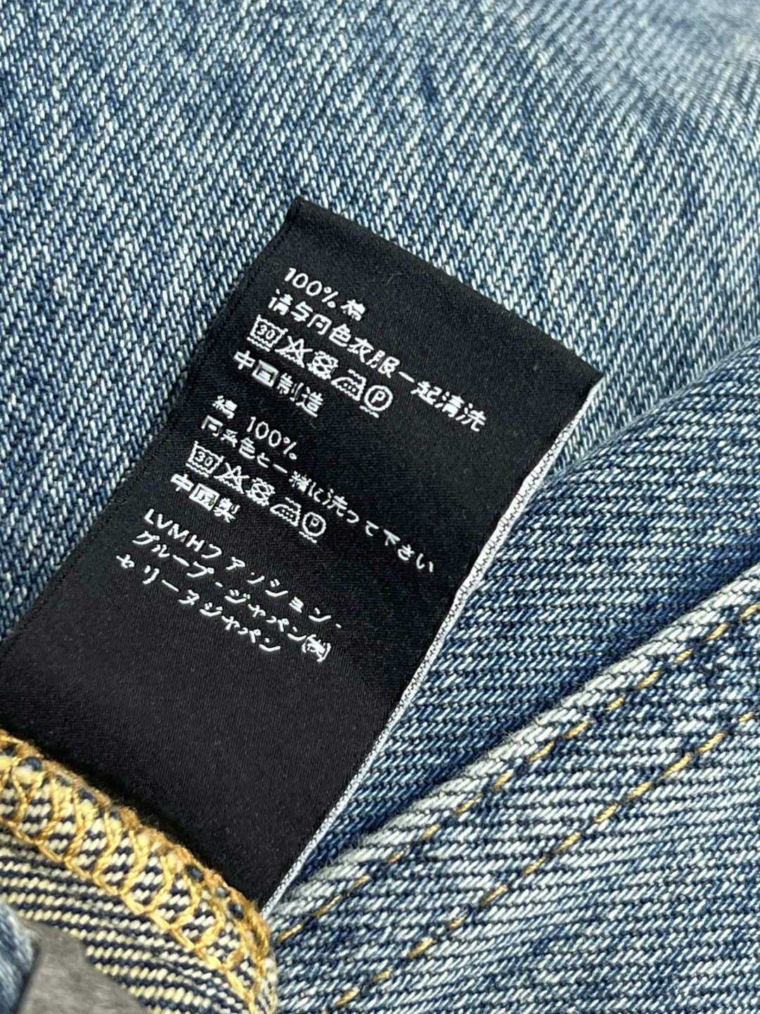 25早秋新款 破洞牛仔长裤 复古做旧破洞发白洗水颜色 定位的磨骨破洞 高腰直筒裤型 轻松打造大长腿 既复