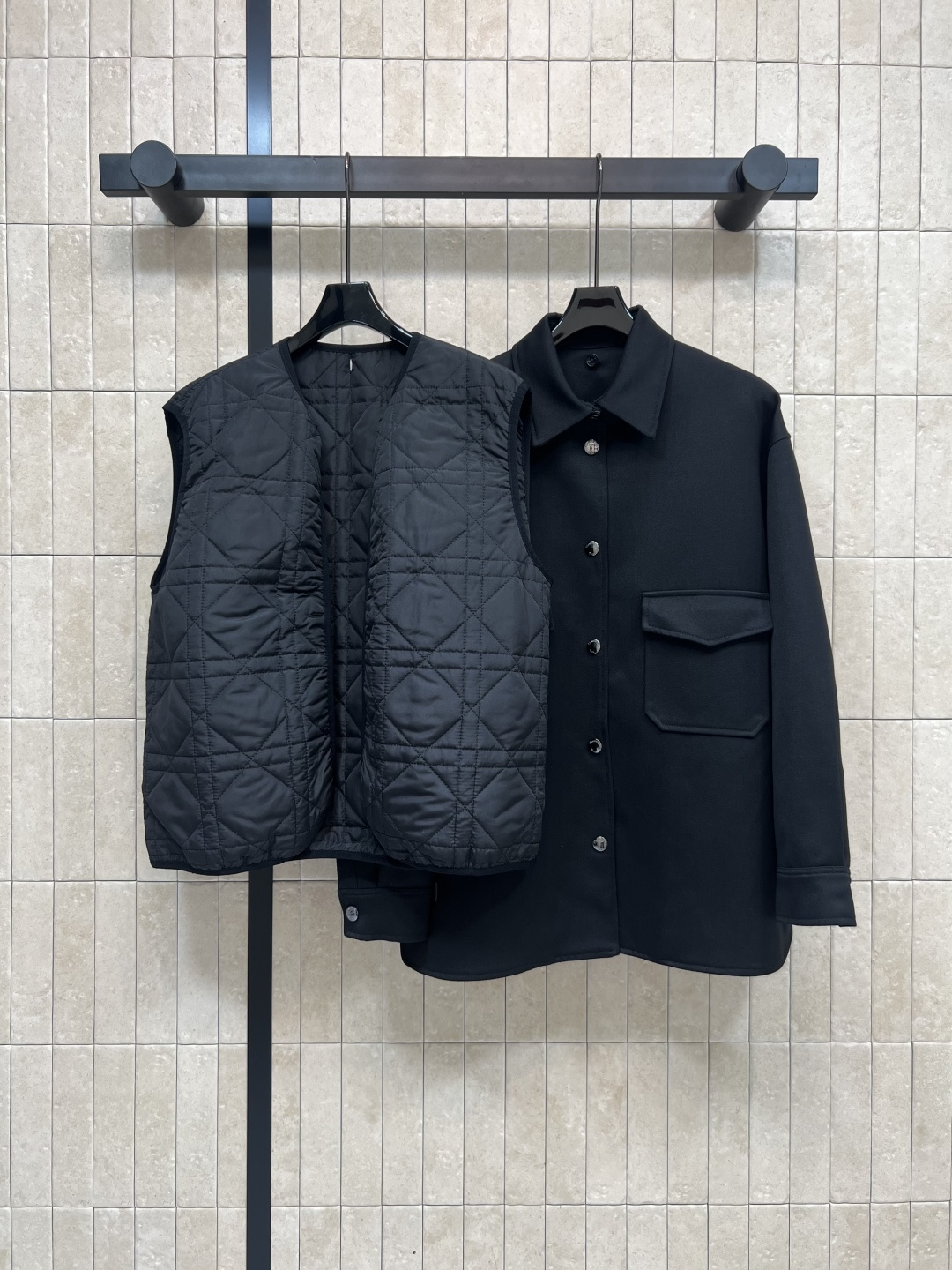 D家 25秋冬新款 羊毛翻领衬衫外套+菱格马甲棉服 超级好看的组合 logo胶牌点缀 没有搭配烦恼 穿上