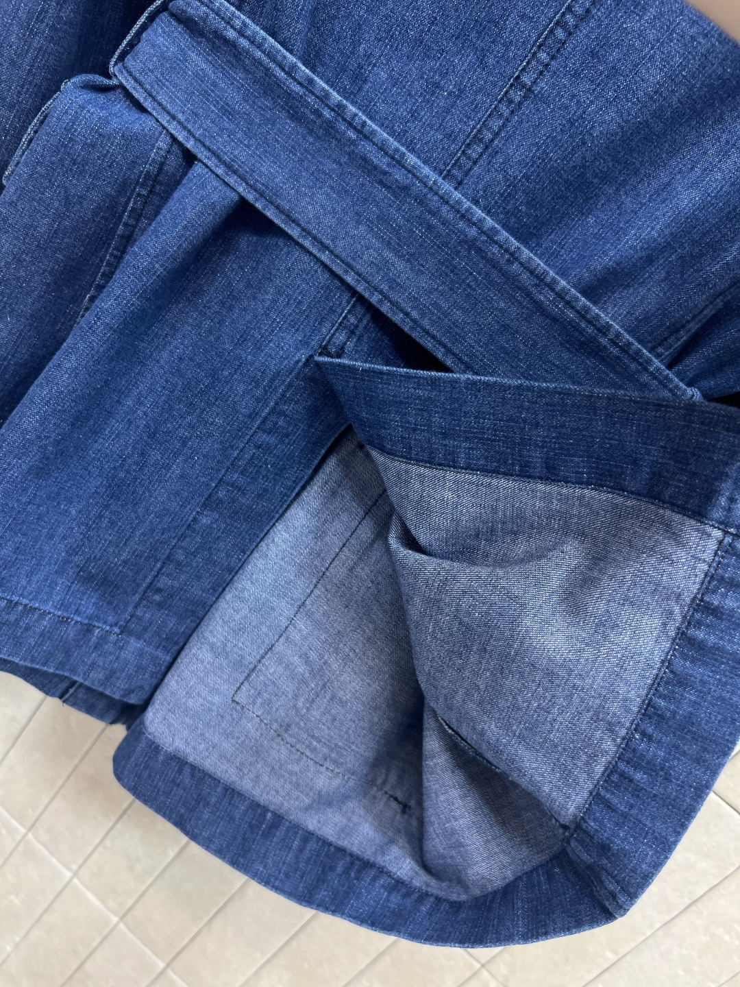 V家 25早秋新款 牛仔工装风设计多口袋外套 帅气不失优雅气质 又飒又美 上身真的太可了 工装对称口袋装