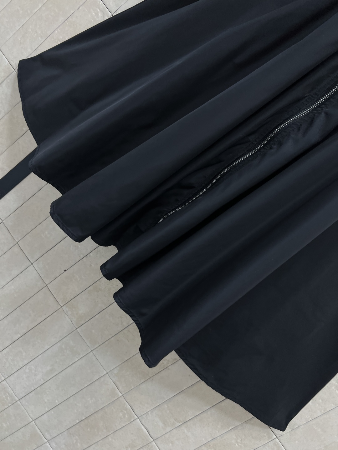 PD家 25早秋新款 甜酷翻领拉链尼龙连衣裙 可甜可酷 上身超有范 秒提气场的那种 采用环保尼龙面料 腰