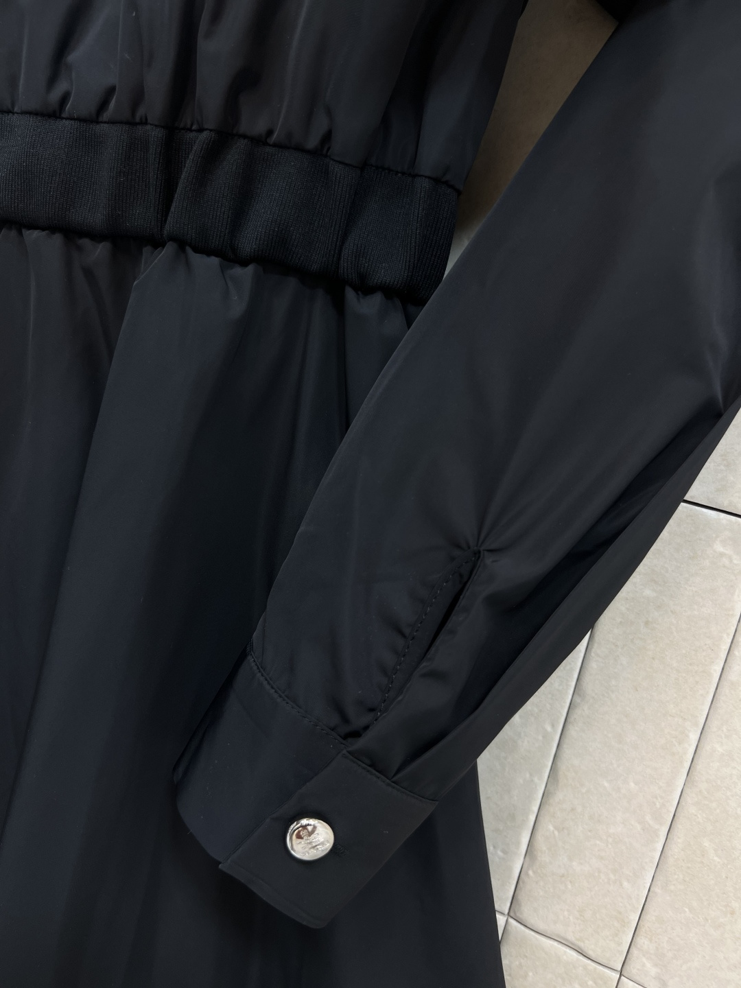 PD家 25早秋新款 甜酷翻领拉链尼龙连衣裙 可甜可酷 上身超有范 秒提气场的那种 采用环保尼龙面料 腰