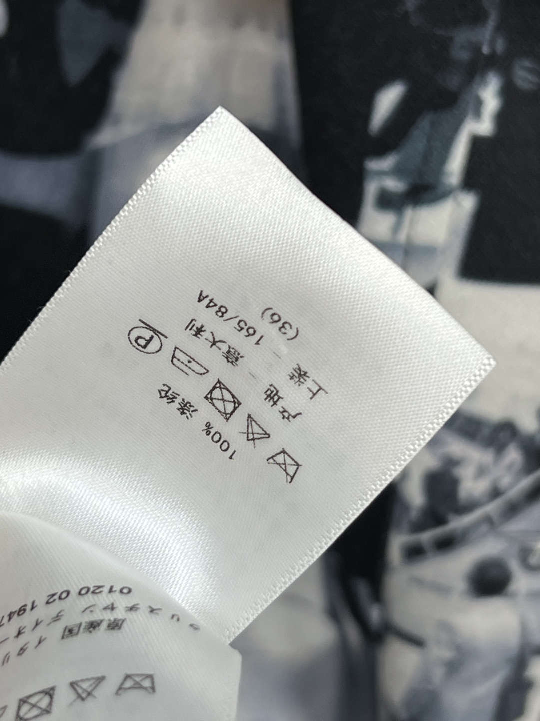 D家 25早秋新款 人像满印收腰衬衫连衣裙 小翻领收腰设计 能遮挡大肩膀还显气质 腰间搭配本布腰带完美分