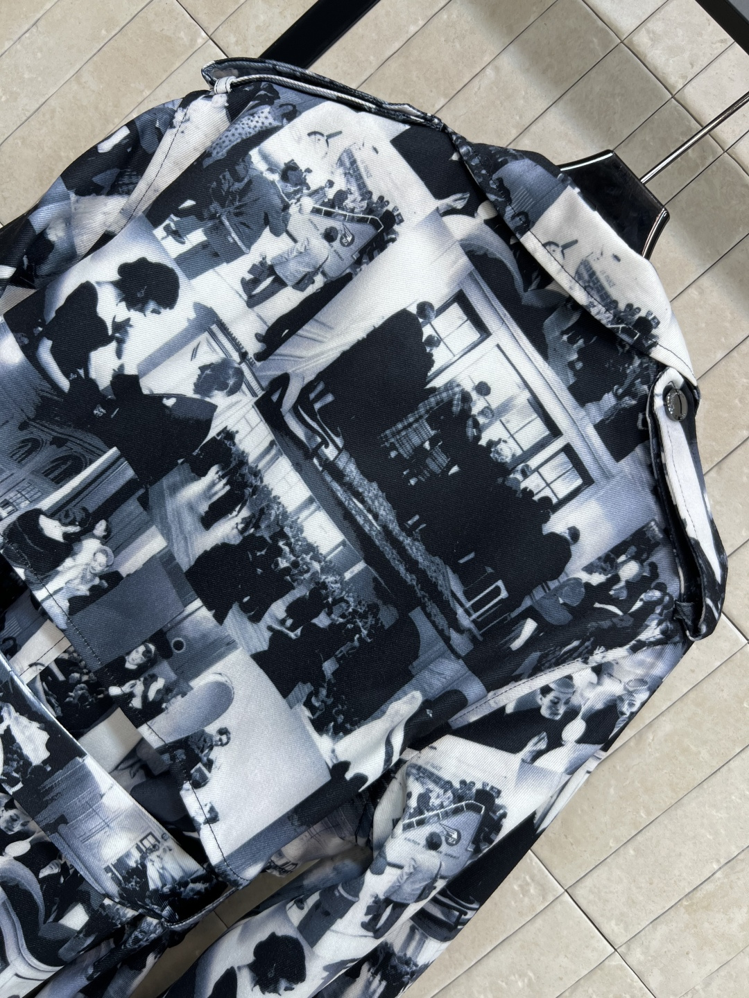 D家 25早秋新款 人像满印收腰衬衫连衣裙 小翻领收腰设计 能遮挡大肩膀还显气质 腰间搭配本布腰带完美分