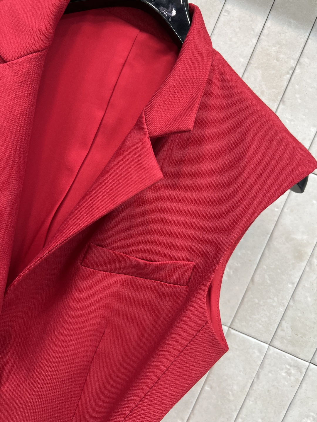 D家 25早秋新款 翻领西装无袖长款连衣裙 自带气场十足 本布腰带搭配 V翻领驳领设计 3D立体剪裁 上