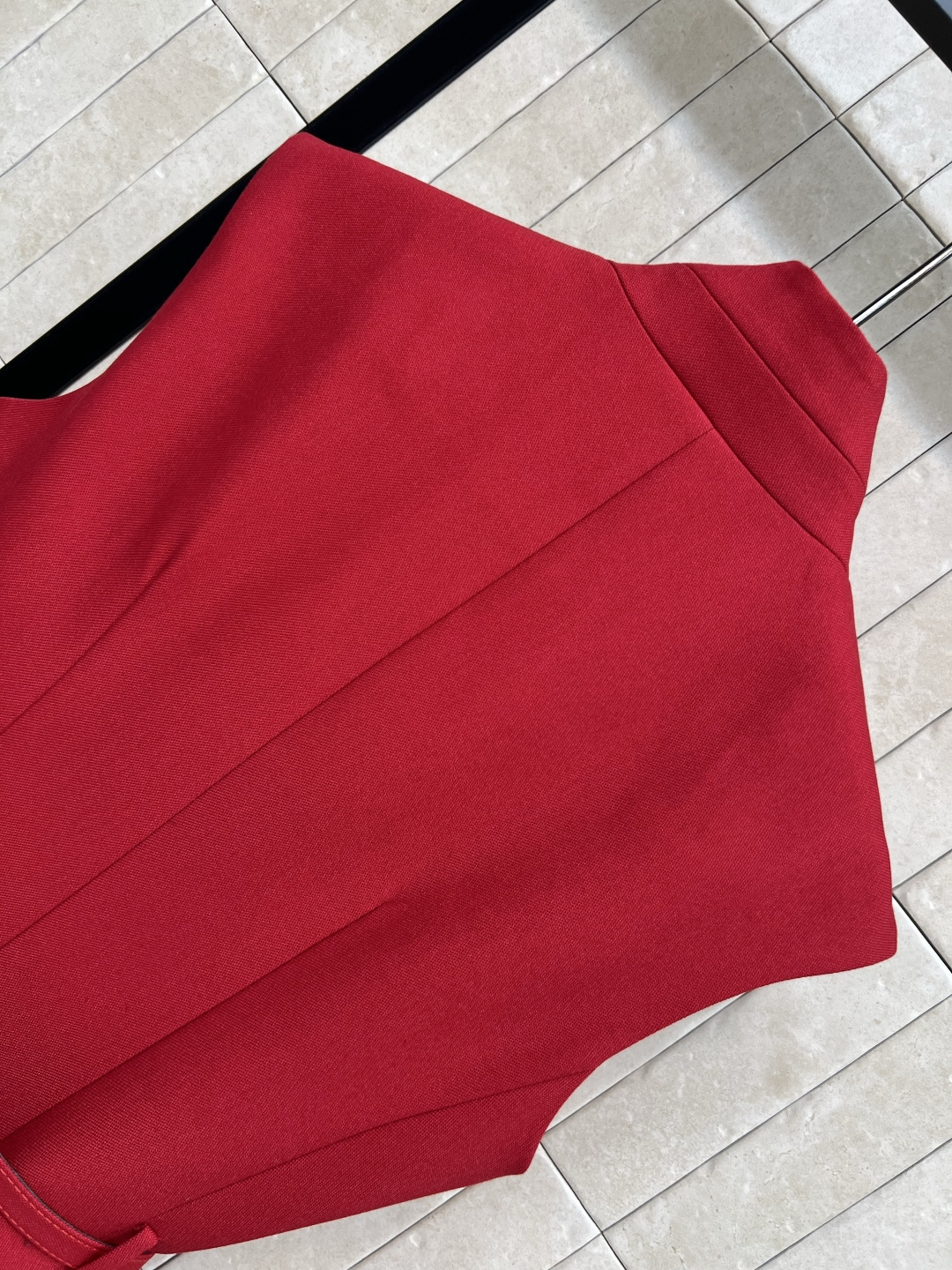 D家 25早秋新款 翻领西装无袖长款连衣裙 自带气场十足 本布腰带搭配 V翻领驳领设计 3D立体剪裁 上