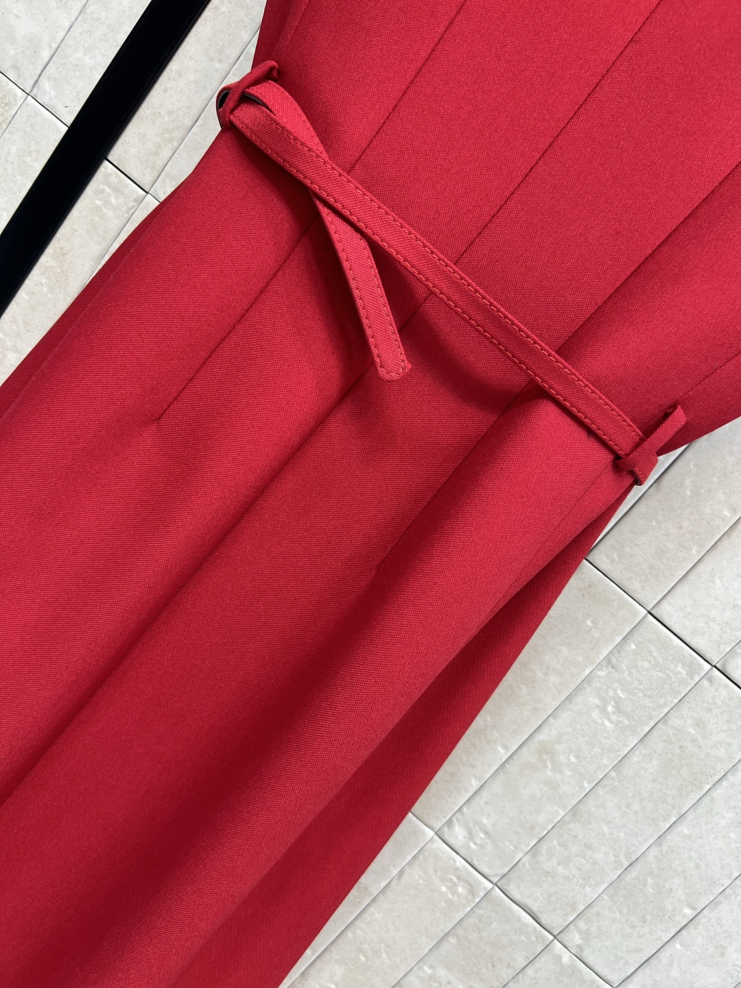 D家 25早秋新款 翻领西装无袖长款连衣裙 自带气场十足 本布腰带搭配 V翻领驳领设计 3D立体剪裁 上