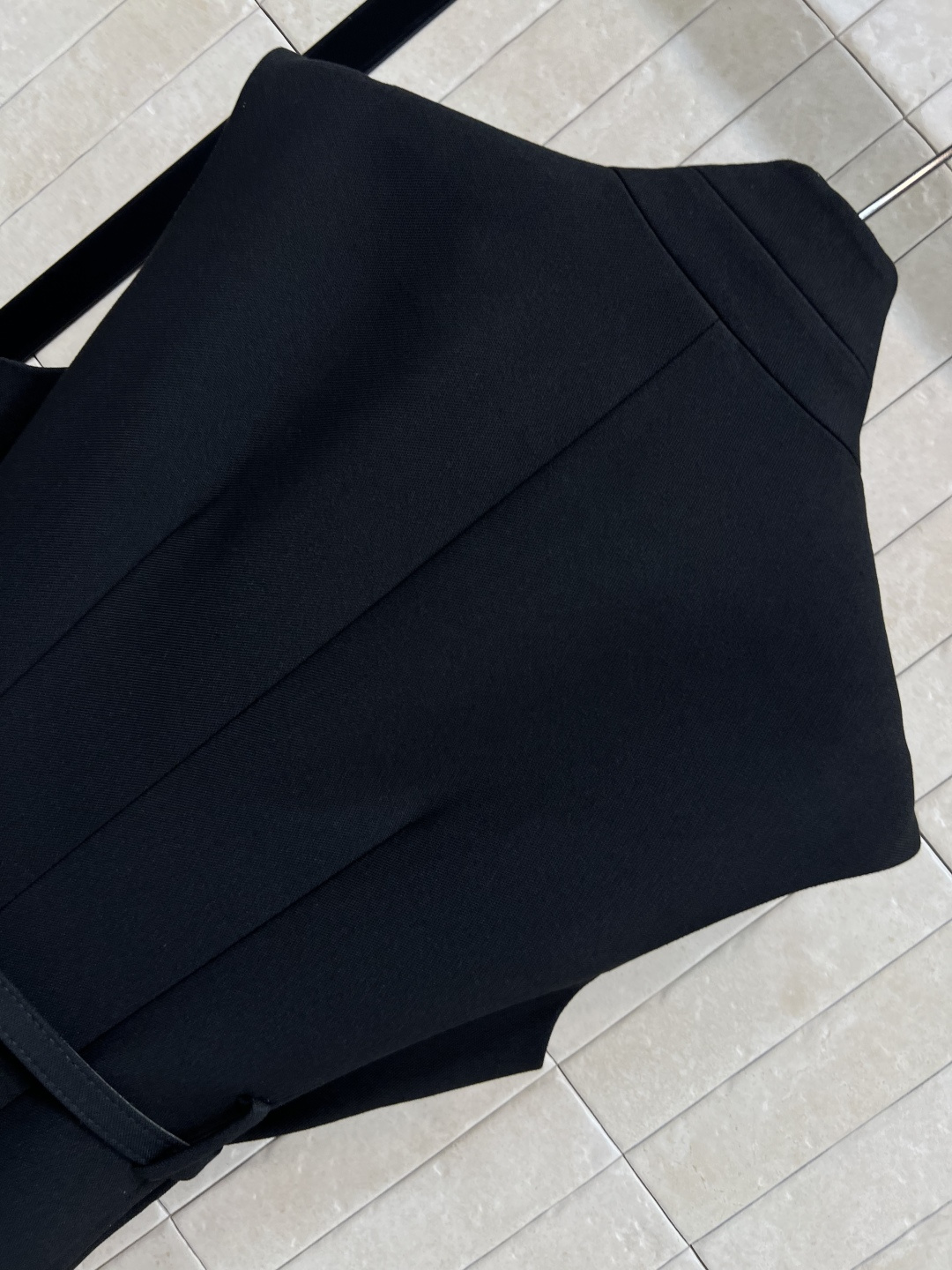 D家 25早秋新款 翻领西装无袖长款连衣裙 自带气场十足 本布腰带搭配 V翻领驳领设计 3D立体剪裁 上