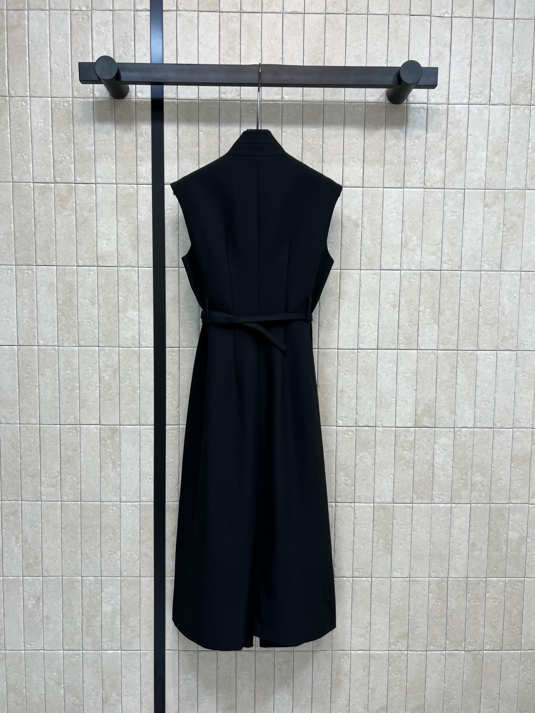 D家 25早秋新款 翻领西装无袖长款连衣裙 自带气场十足 本布腰带搭配 V翻领驳领设计 3D立体剪裁 上