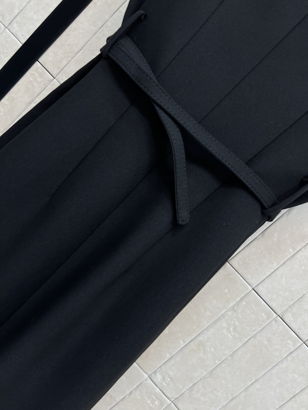 D家 25早秋新款 翻领西装无袖长款连衣裙 自带气场十足 本布腰带搭配 V翻领驳领设计 3D立体剪裁 上