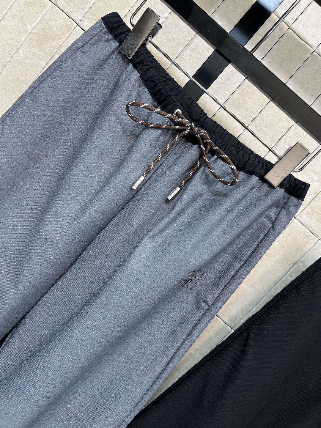 MIu家 25早秋新款 撞色高腰西装裤  刺绣品牌标志性时髦大气 显瘦显高一绝 可闭眼入的那一挂 轻松搭