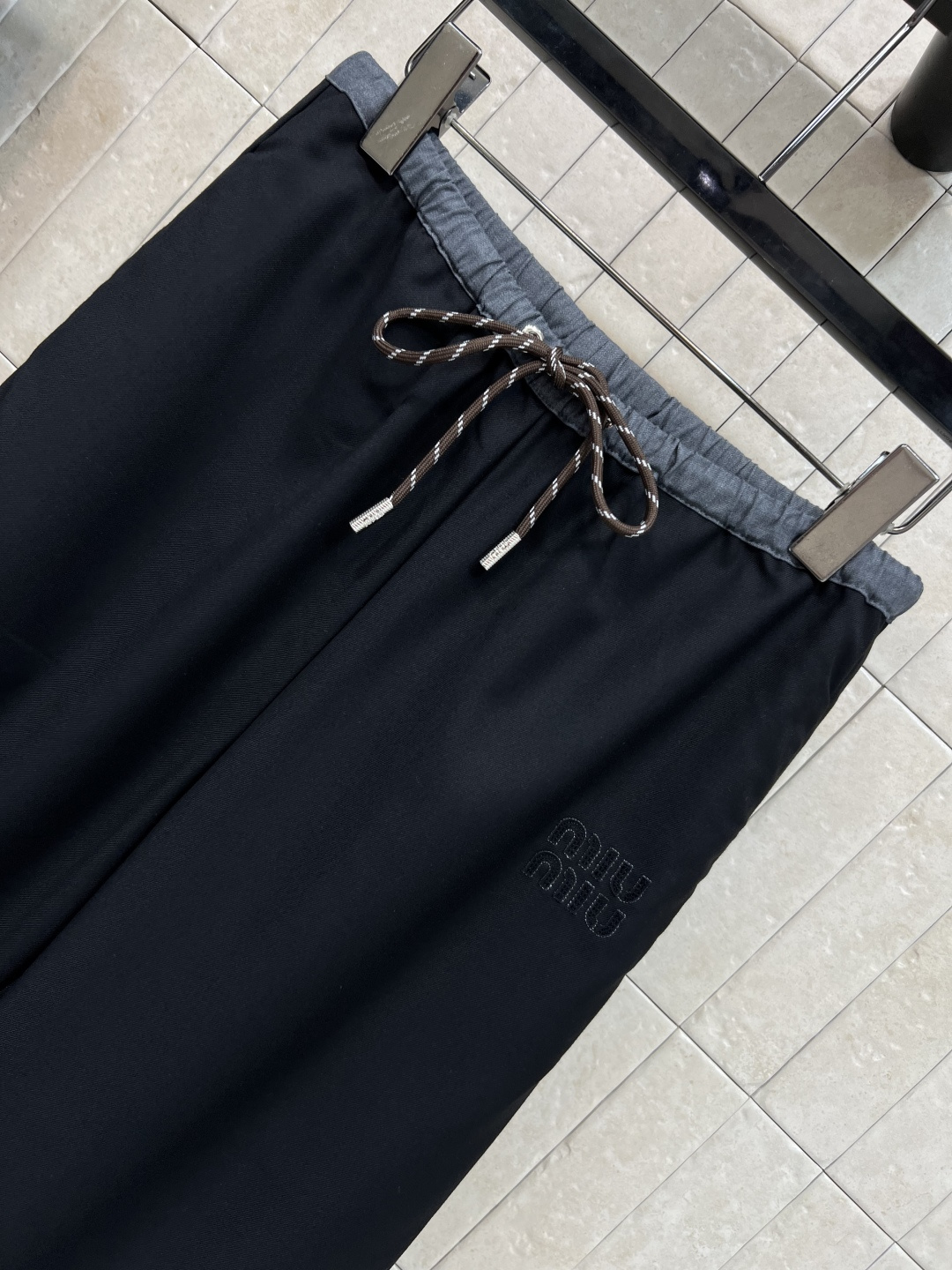 MIu家 25早秋新款 撞色高腰西装裤  刺绣品牌标志性时髦大气 显瘦显高一绝 可闭眼入的那一挂 轻松搭