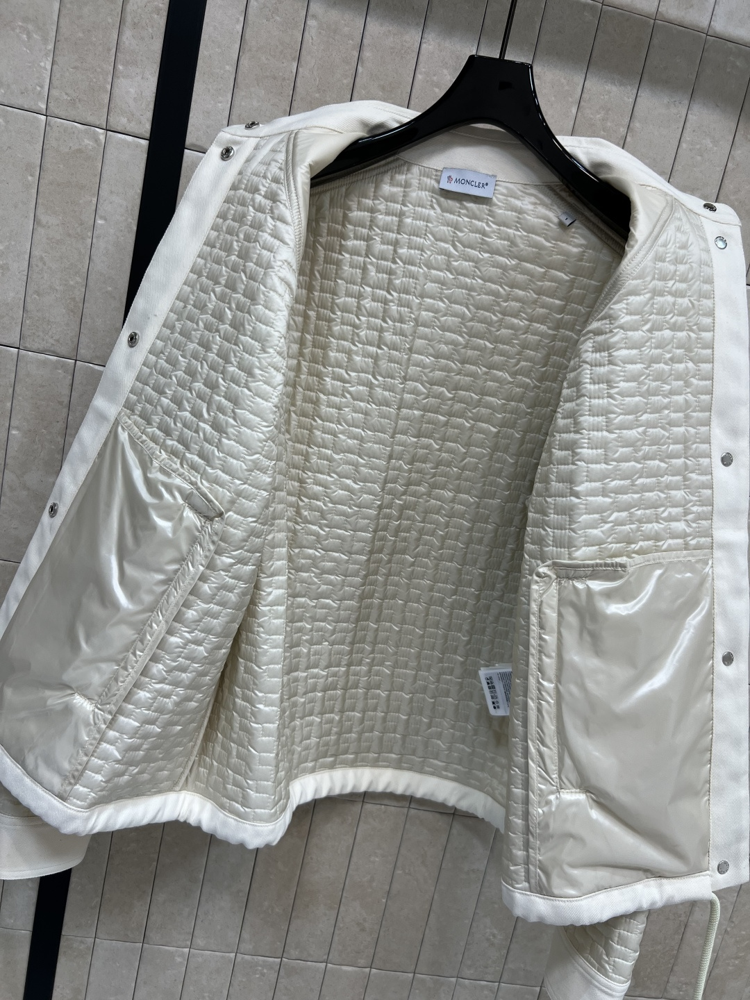 M家 25早秋新款 格纹衍缝夹棉外套 经典H版型气质小拼接翻领复古优雅 下摆抽绳设计 完美演绎摩登时髦的