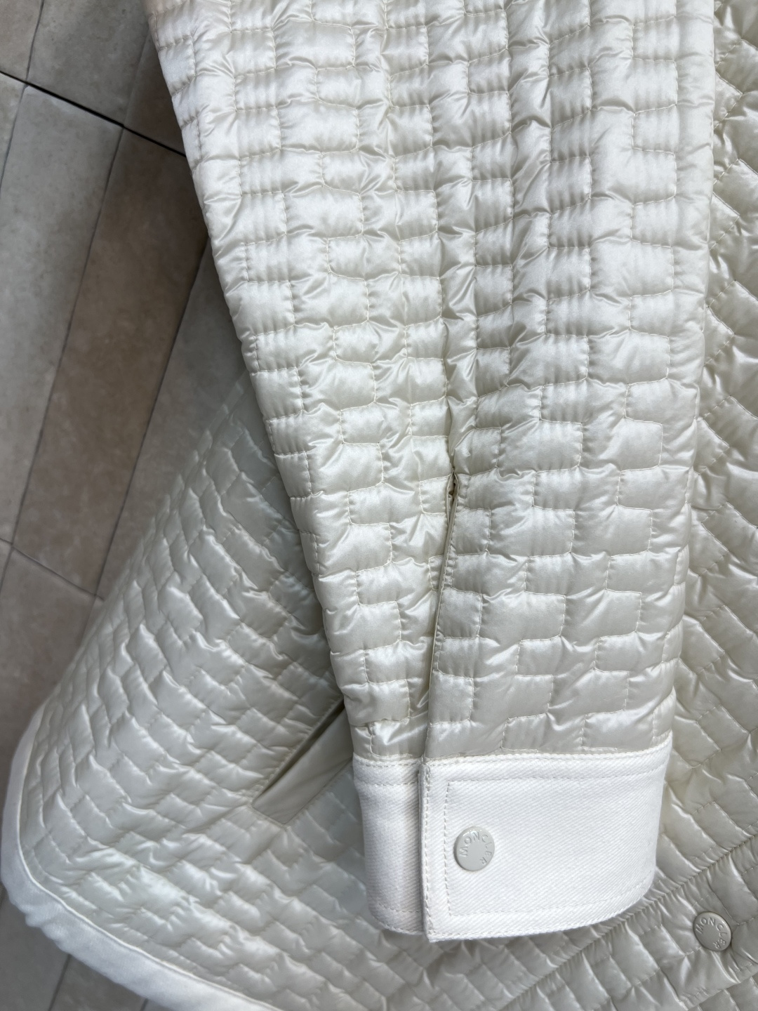 M家 25早秋新款 格纹衍缝夹棉外套 经典H版型气质小拼接翻领复古优雅 下摆抽绳设计 完美演绎摩登时髦的